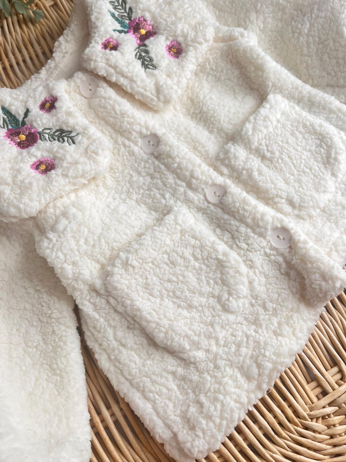 Çiçek Yaka Nakışlı Peluş Ceket Ekru