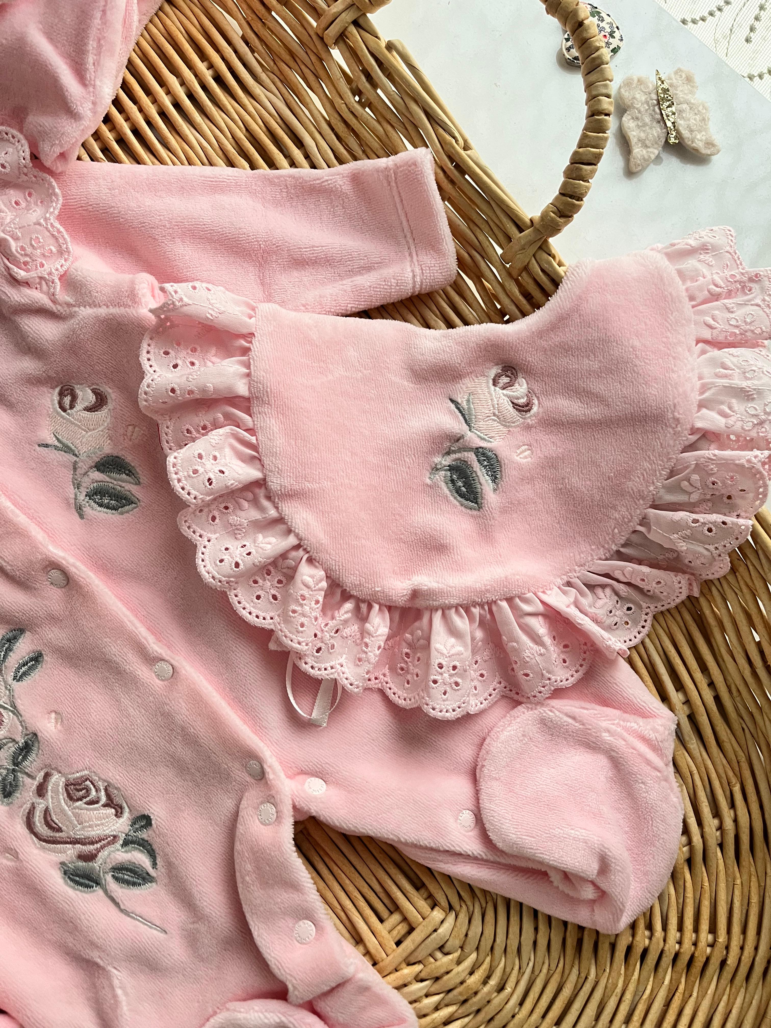 Rose Kadife 5 Parça Gül Nakış Battaniye Tulum Önlük Şapka Eldiven Seti Kutulu