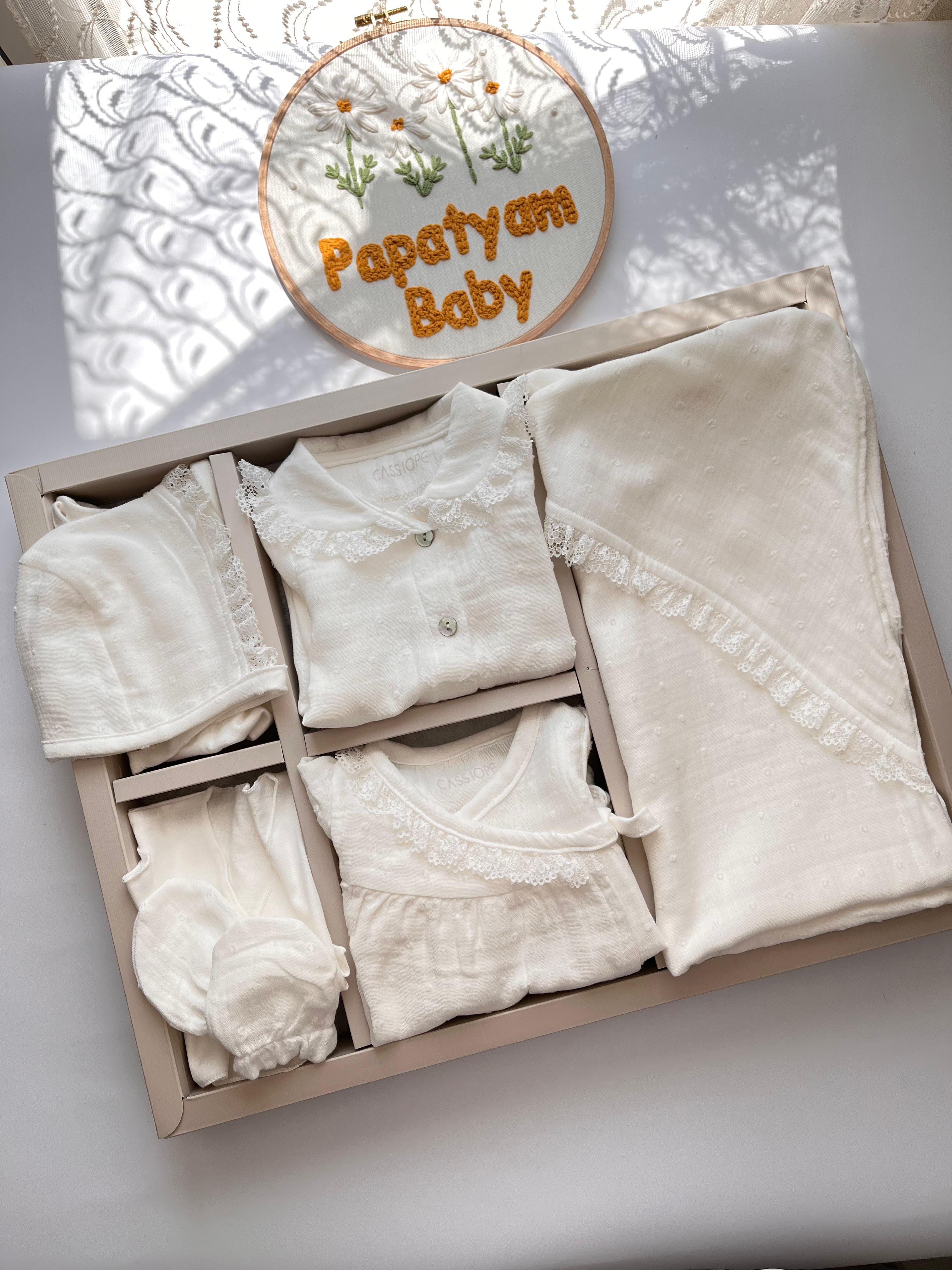 %100 Pamuk Müslin Yaka Dantel Detay 10 Parça Yenidoğan Set
