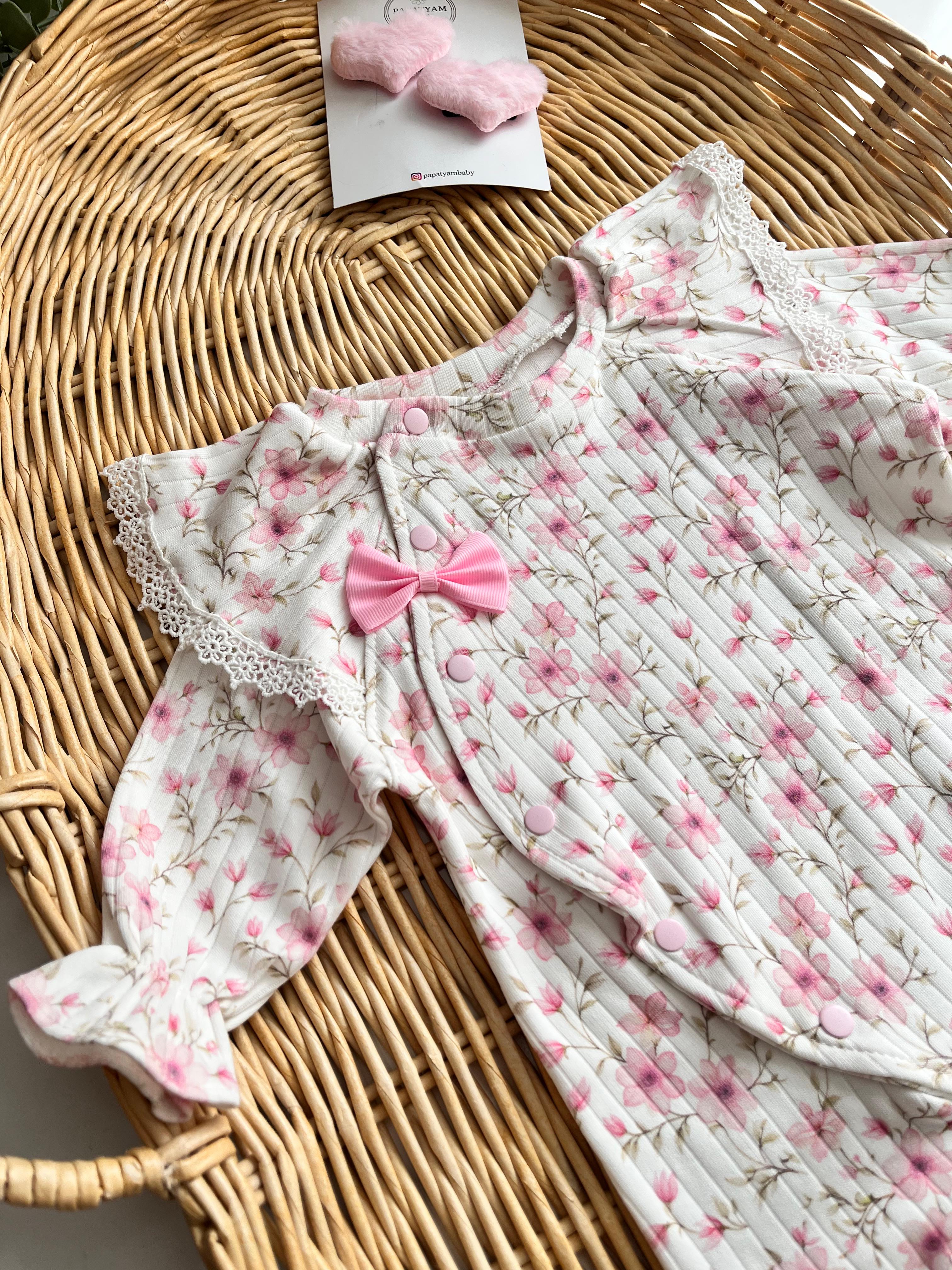 Minik Çiçek Fiyonk Detay Omuz Fisto Detaylı Pamuk Tulum