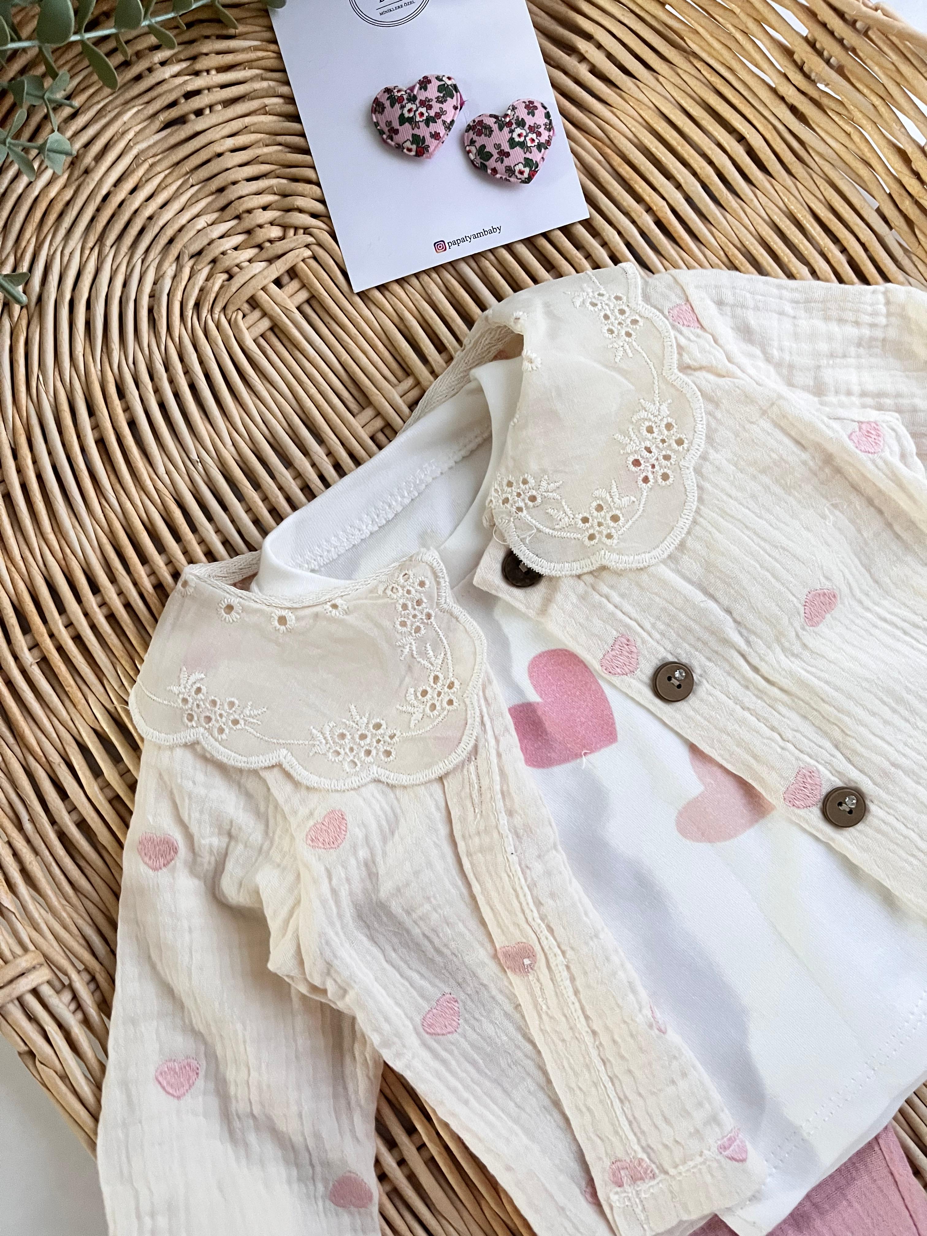 %100 Pamuk Fisto Yakalı Müslin Kumaş Kalp Nakış Hırka, Tshirt Alt 3'lü Müslin Takım