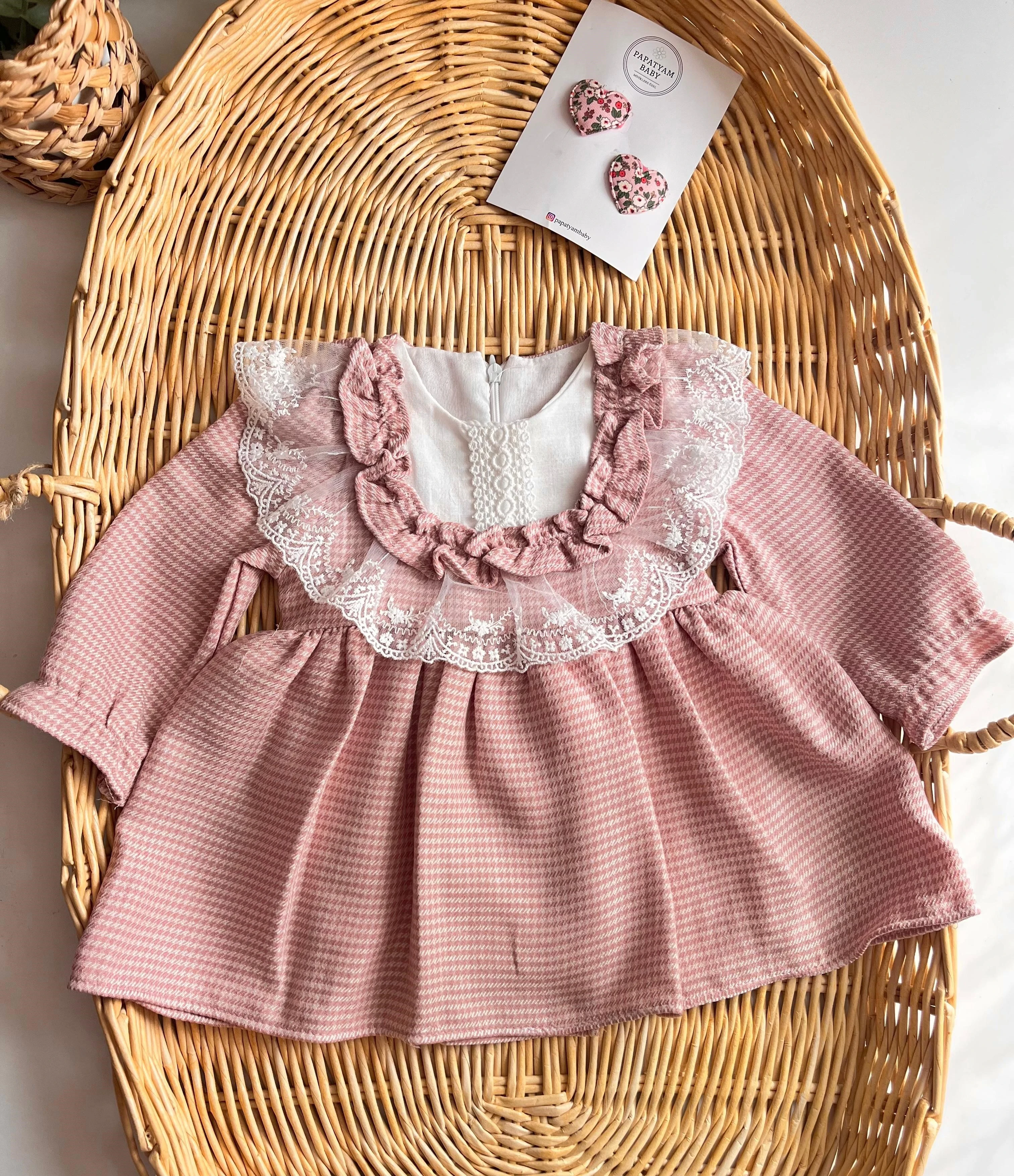 Lidya Güpür Yaka Detay Astarlı Elbise