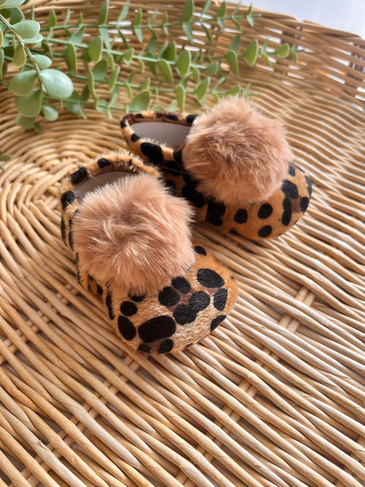 Ponpon Nubuk Deri Leopar Makosen Ayakkabı