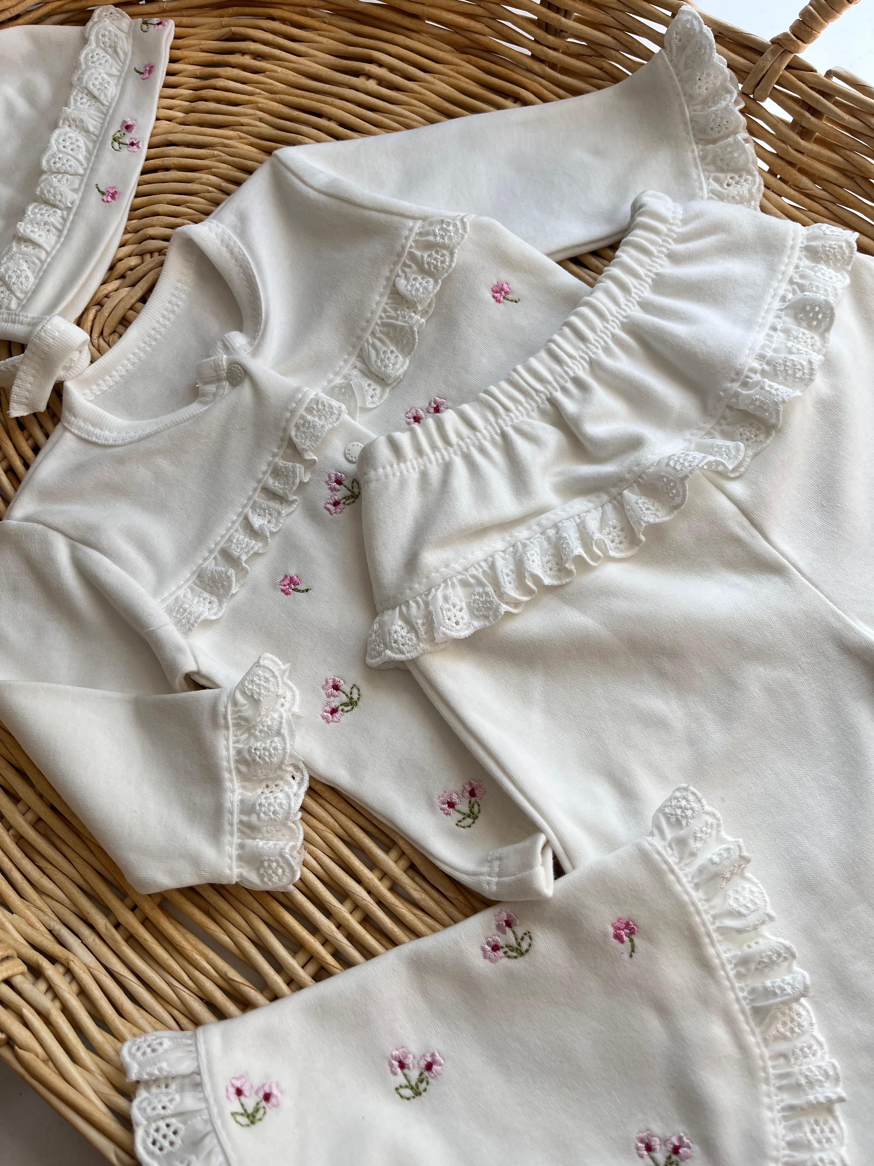 %100 Pamuk Fisto Detay Çiçek Nakış 5'li Yenidoğan Set Ekru