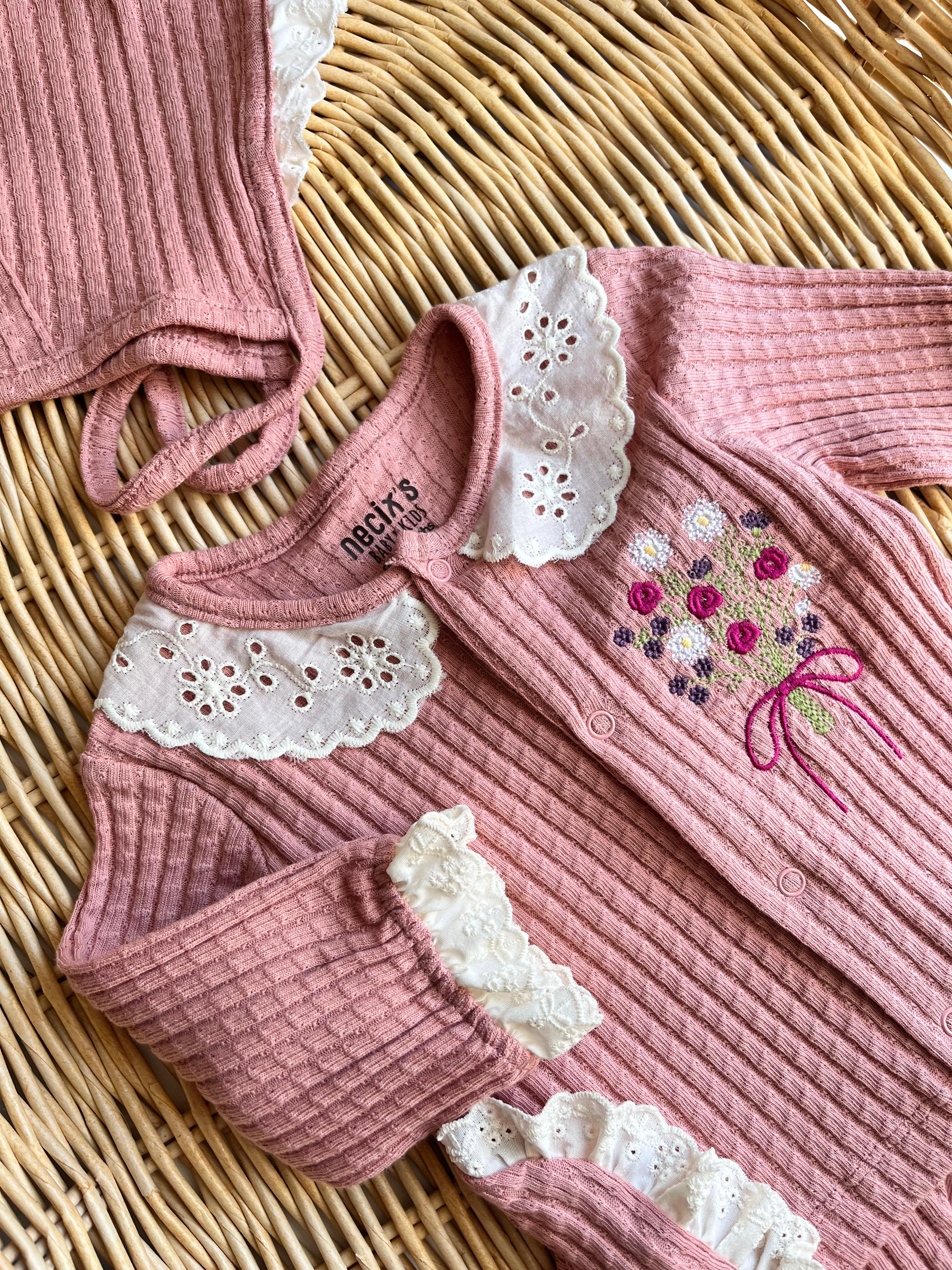 Fisto Yakalı Çiçek Buketi Nakışlı 5'li Yenidoğan Set 