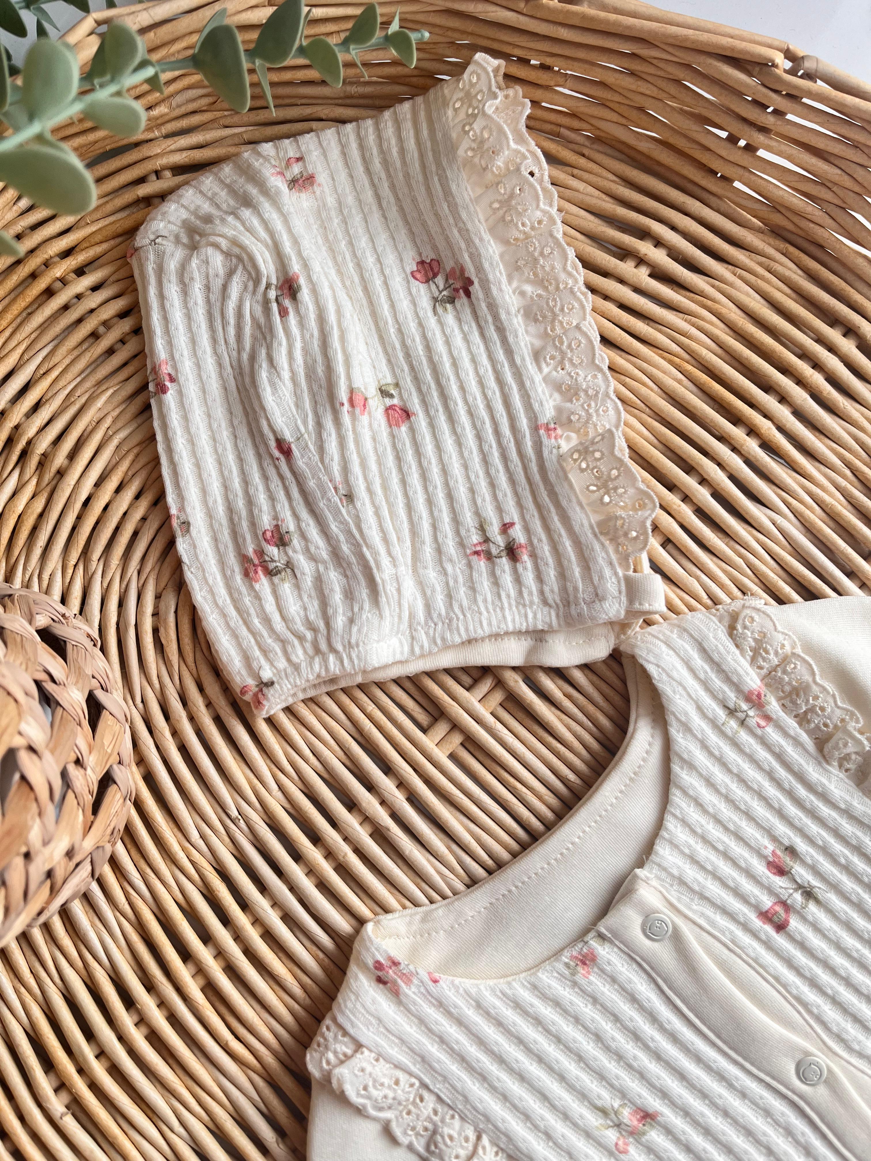 Çıtır Çiçek Fisto Kenar Yaka Şapkalı Tulum Krem