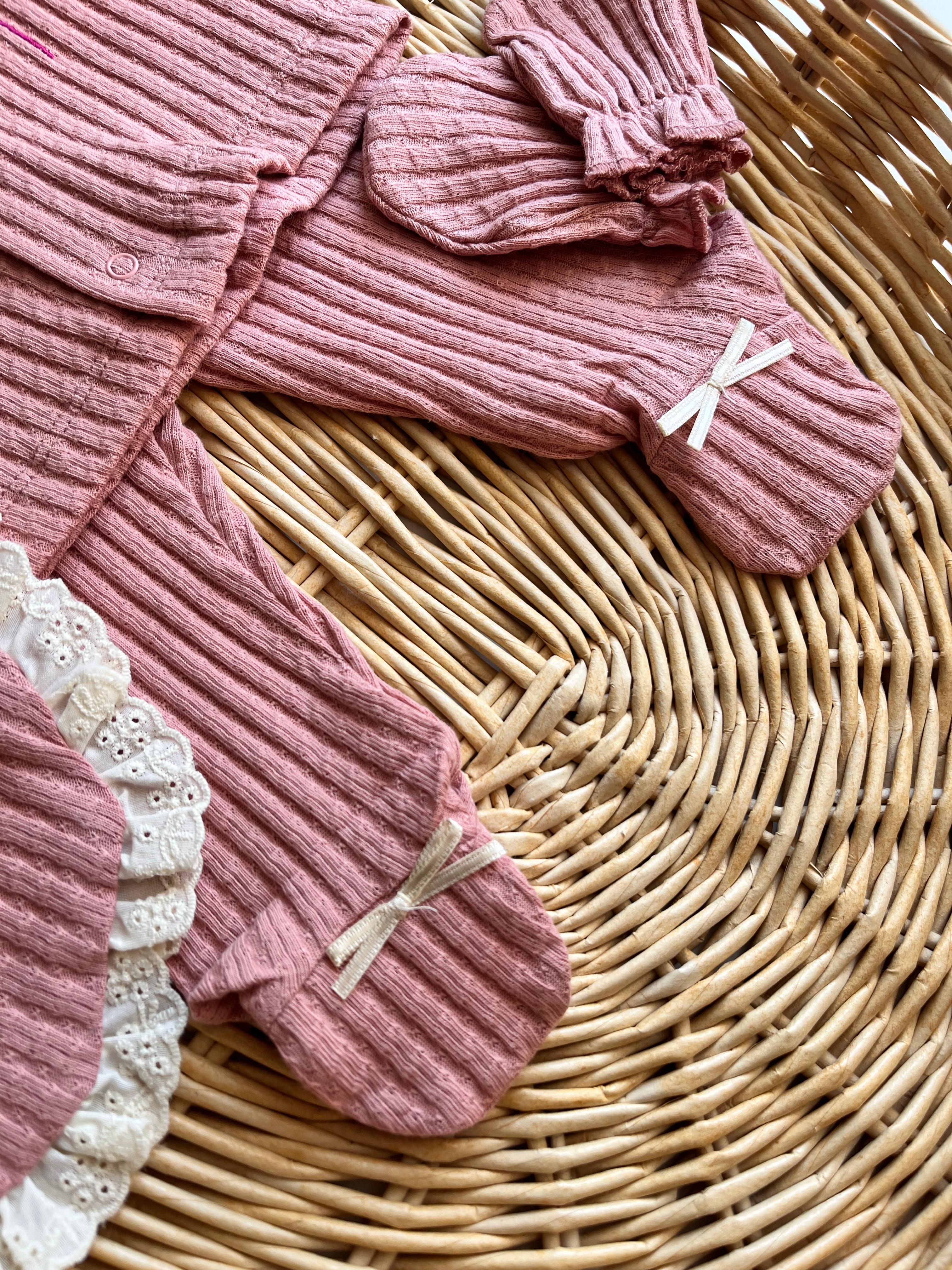 Fisto Yakalı Çiçek Buketi Nakışlı 5'li Yenidoğan Set 