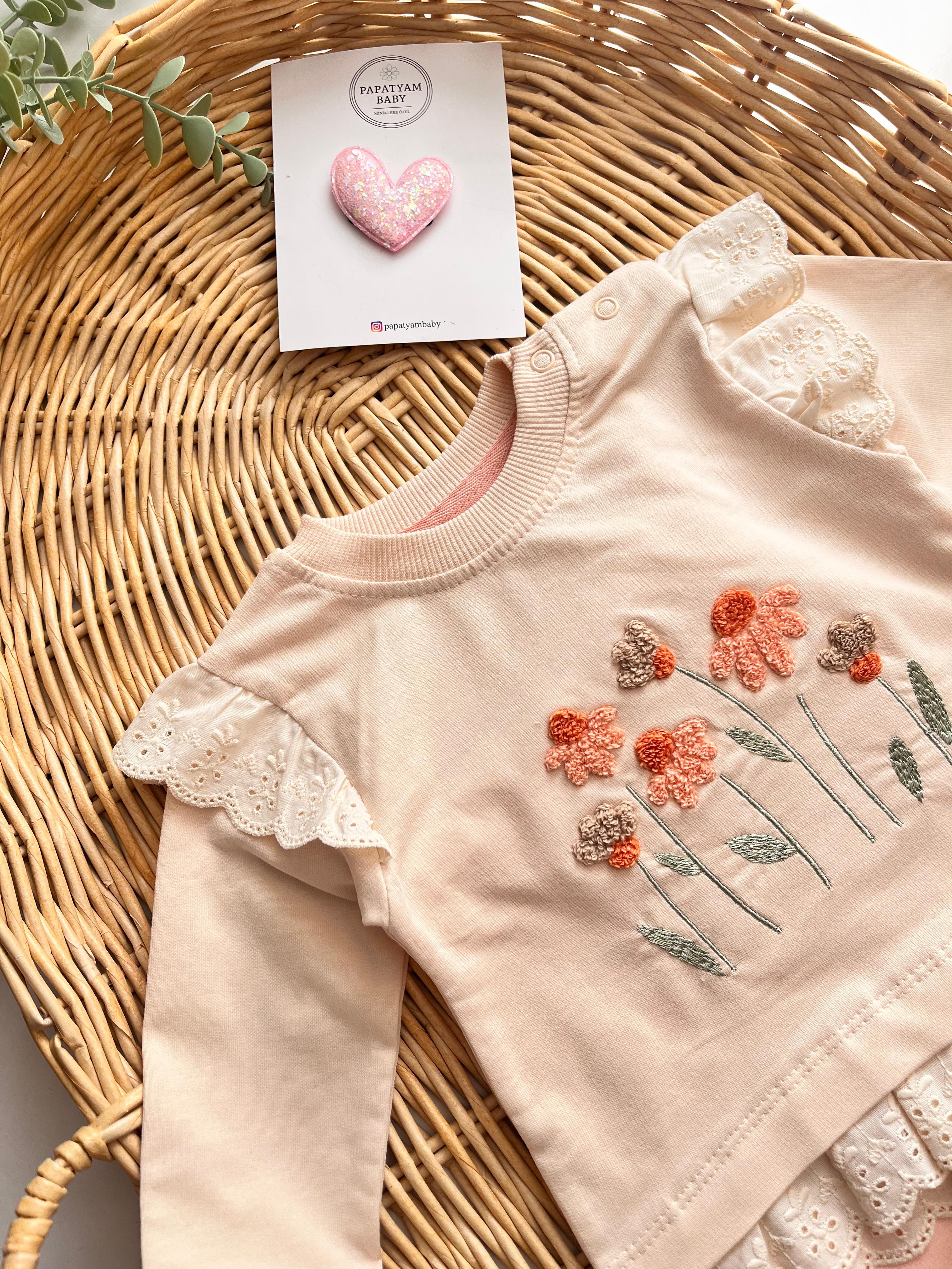 Fisto Omuz Detay Punch Çiçek Nakışlı Takım 