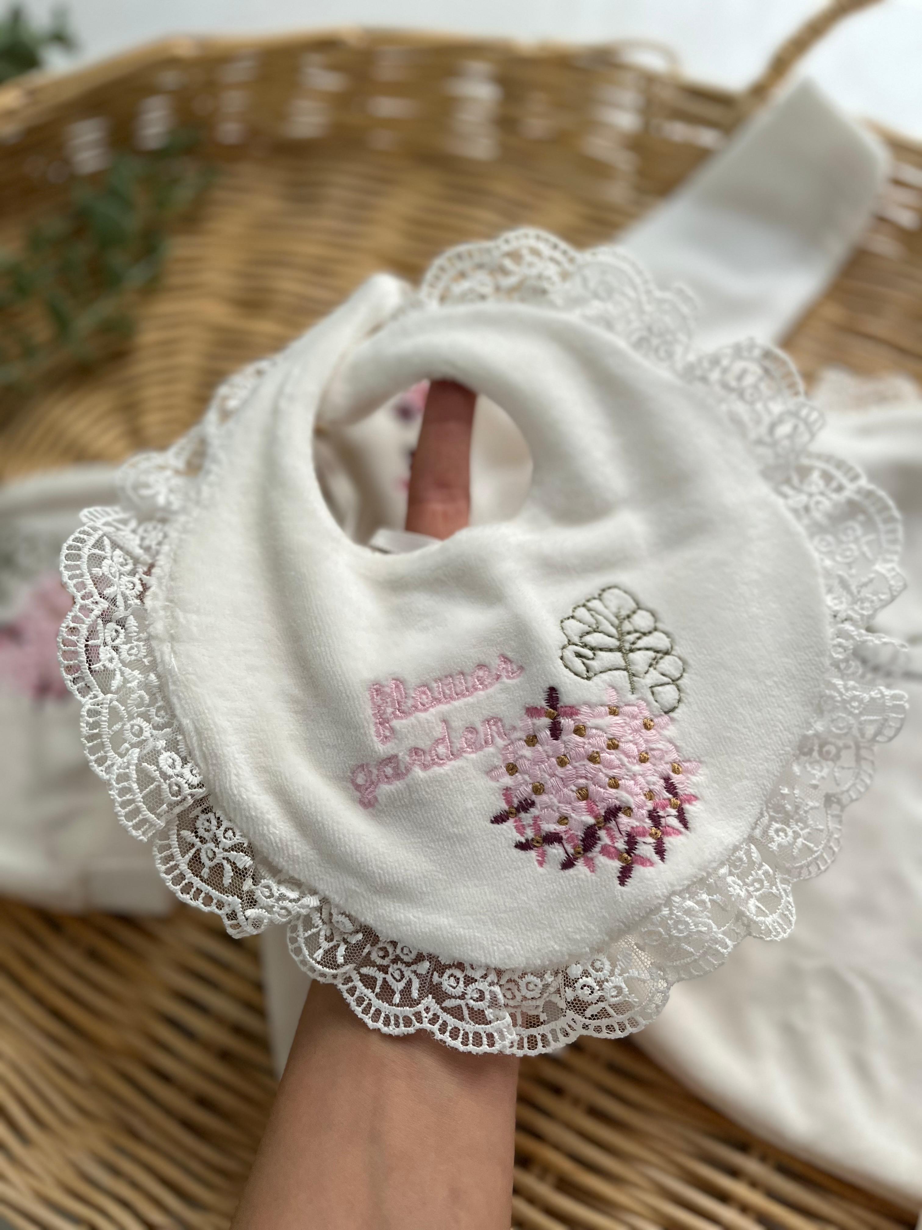 Premium Kadife Ortanca Nakış Detaylı Dantel Kenar Battaniye Şapka Eldiven Önlük 5 Parça Tulum Set Ekru Kutulu Ürün