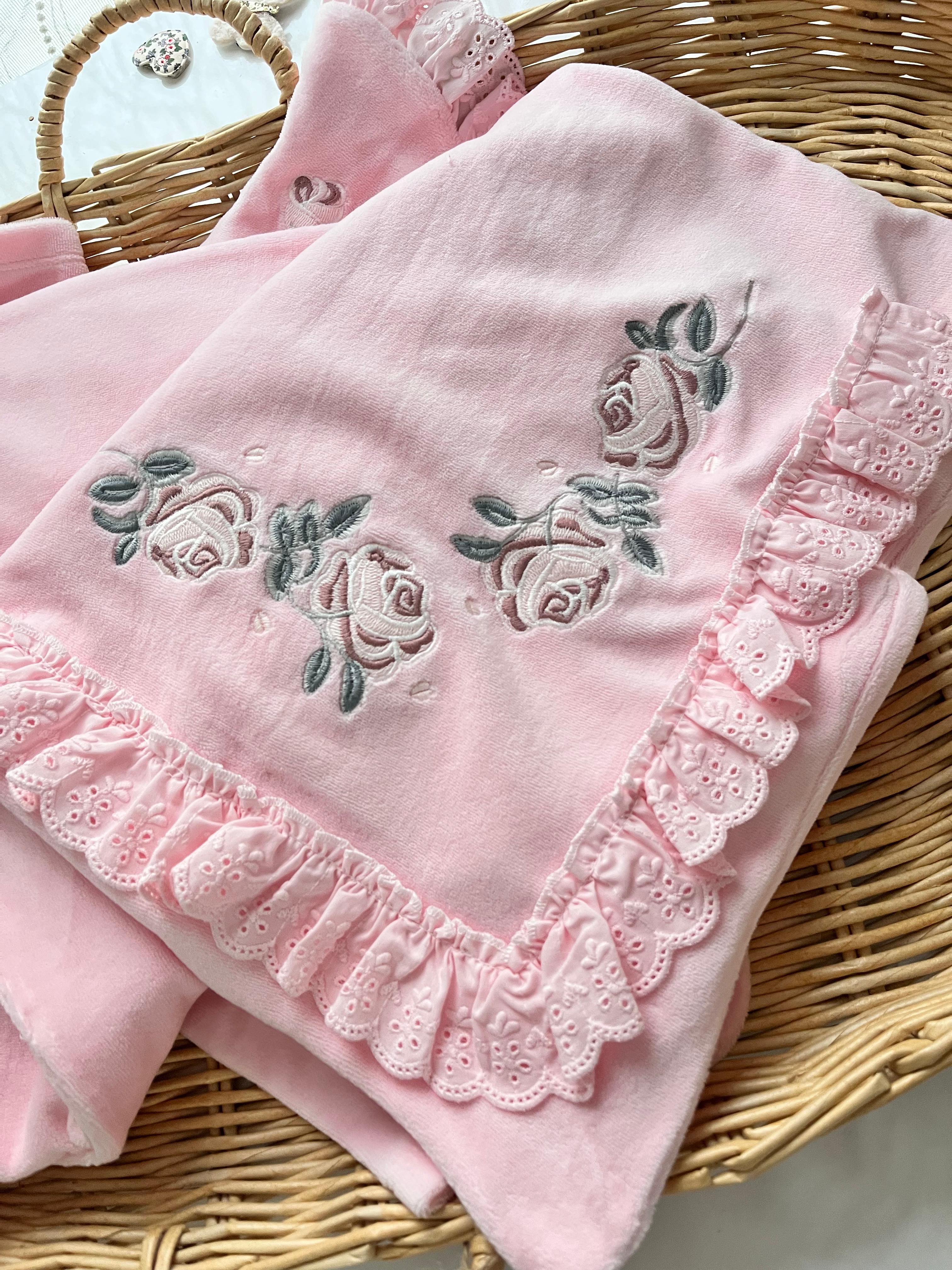 Rose Kadife 5 Parça Gül Nakış Battaniye Tulum Önlük Şapka Eldiven Seti Kutulu