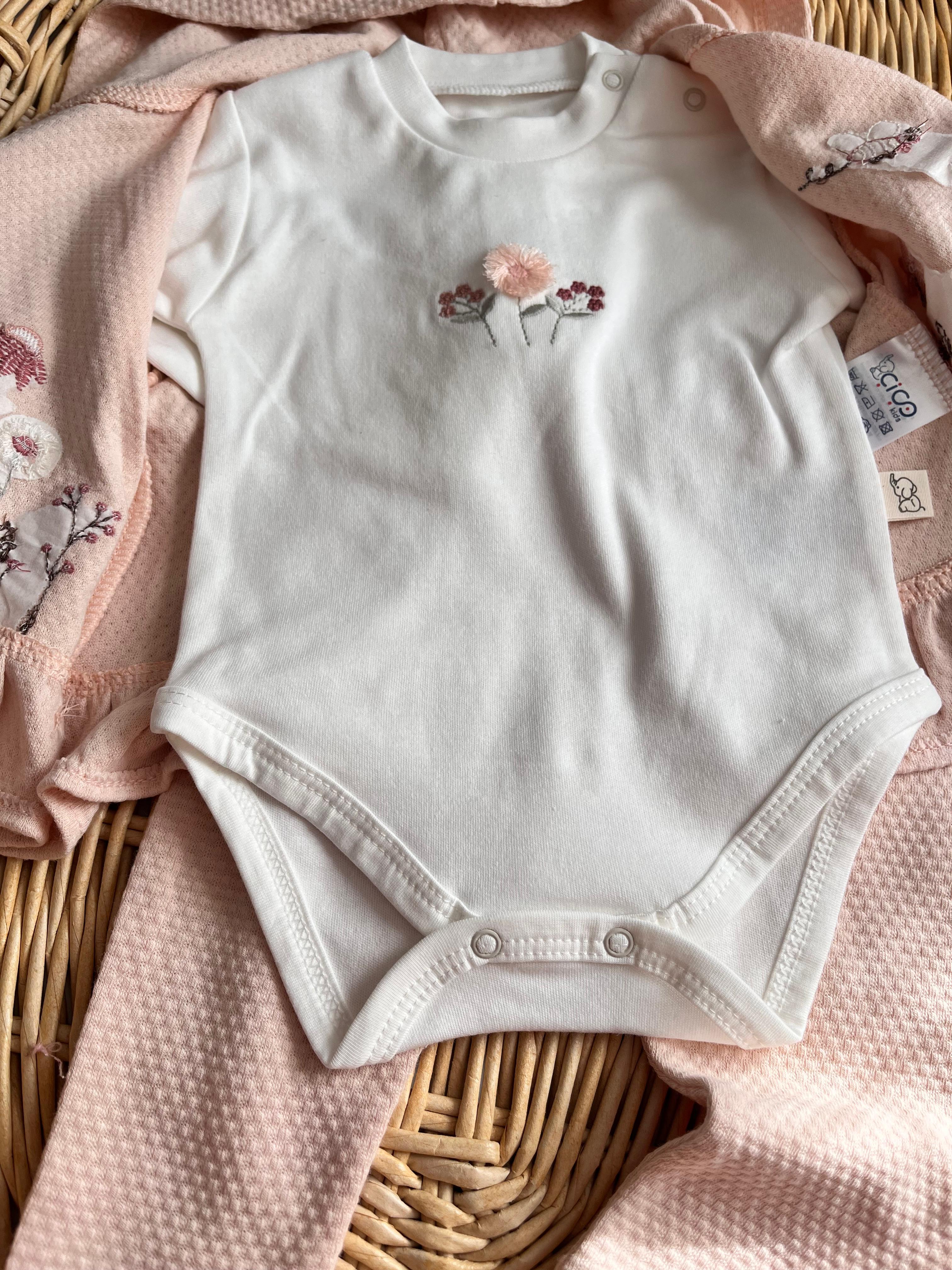 Nakış Çiçek Detay Kapüşonlu Çıtçıtlı Body ve Alt 3'lü Takım