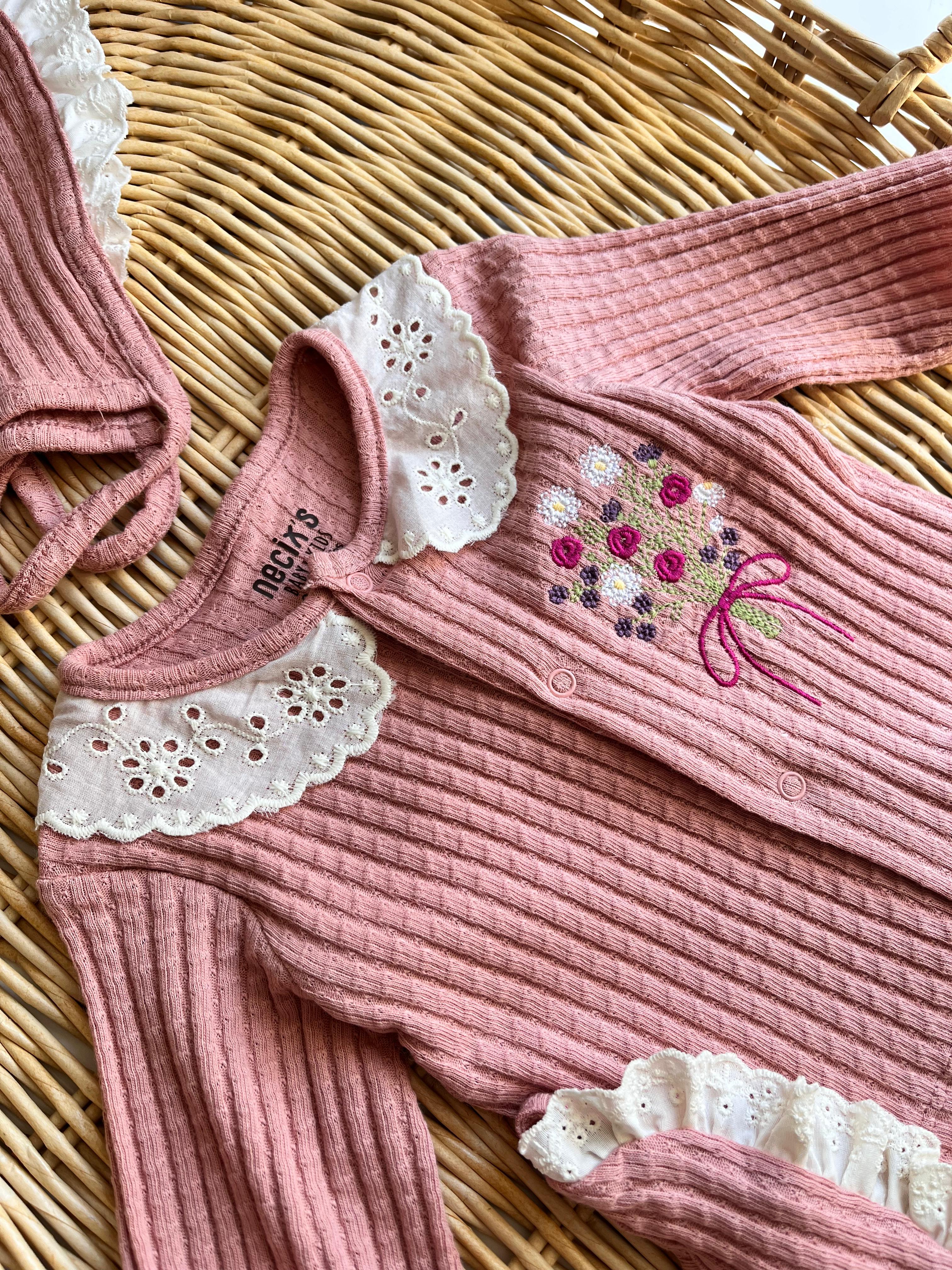 Fisto Yakalı Çiçek Buketi Nakışlı 5'li Yenidoğan Set 