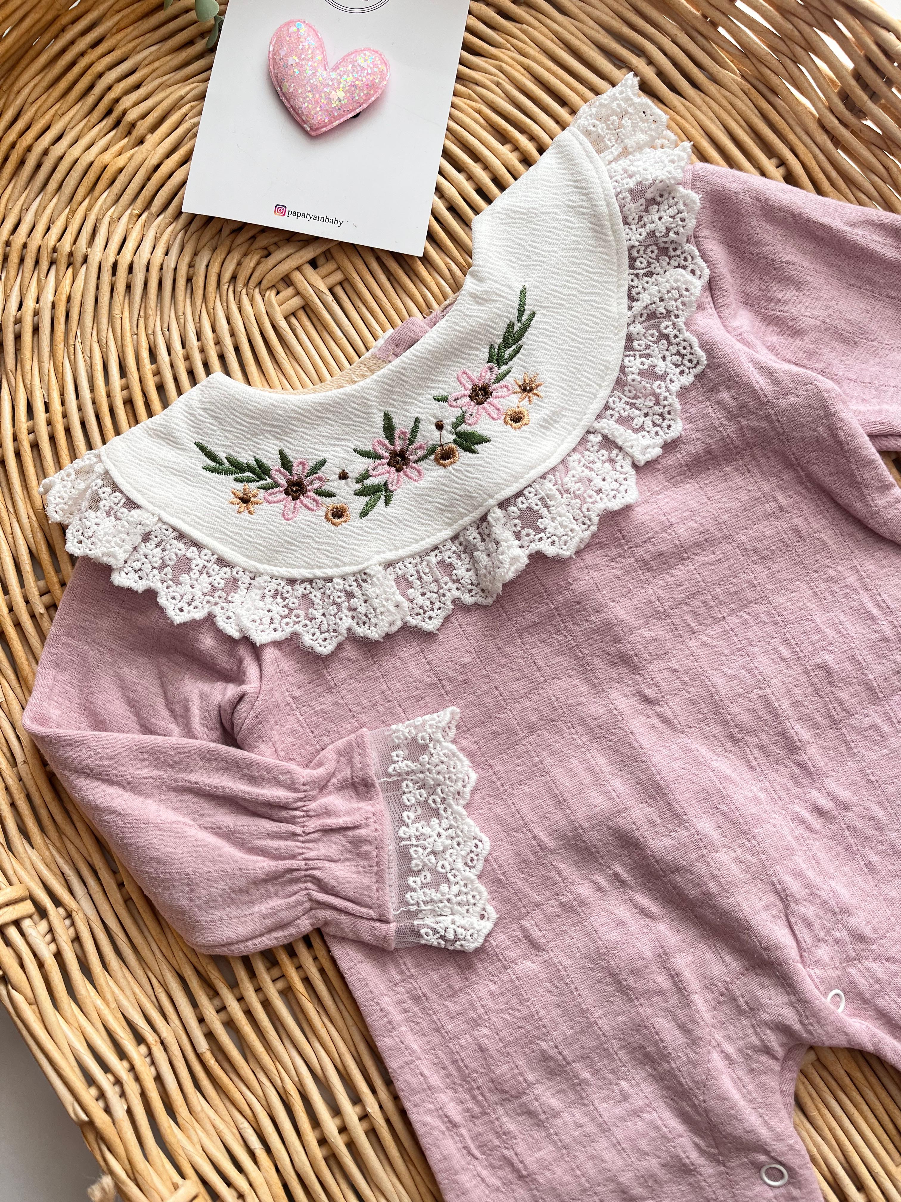 Diana Dantel Çiçek Nakış Yaka Kol Detay Tulum Lila