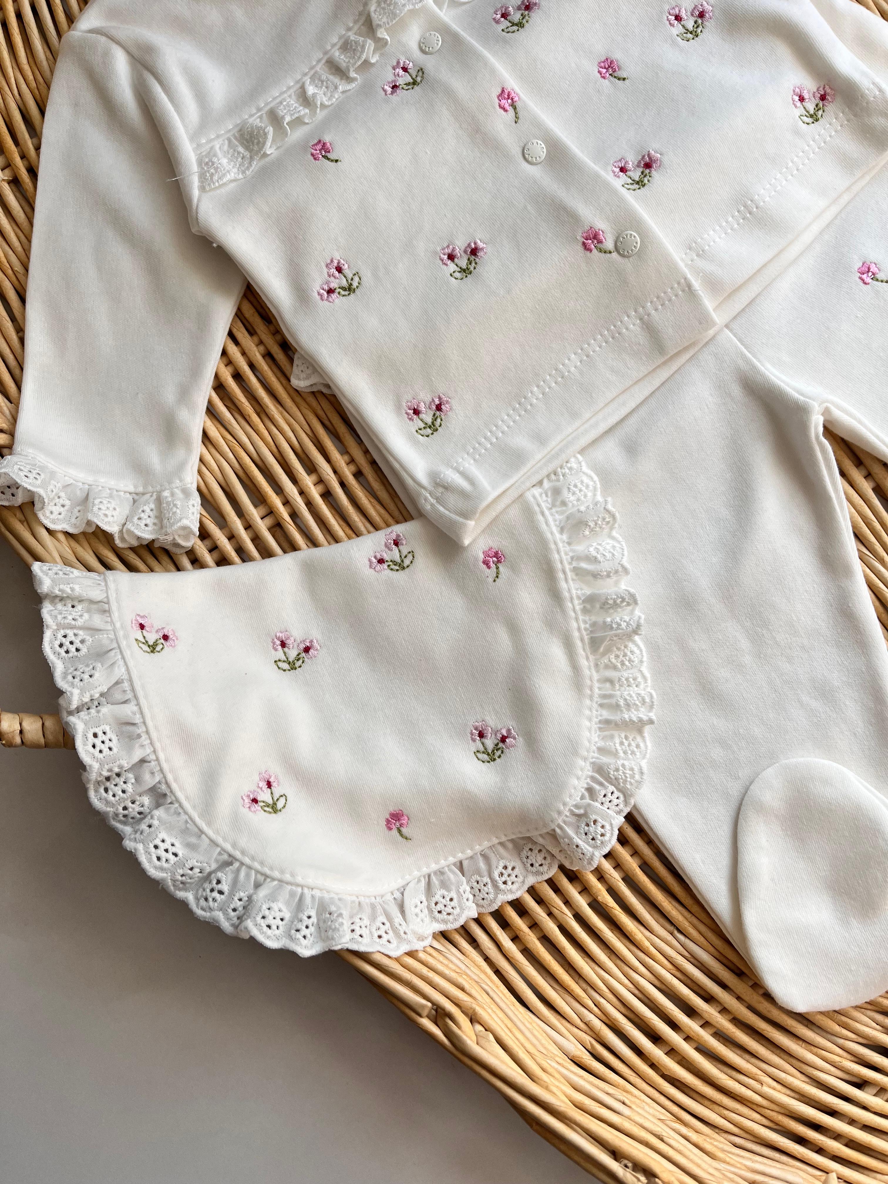 %100 Pamuk Fisto Detay Çiçek Nakış 5'li Yenidoğan Set Ekru