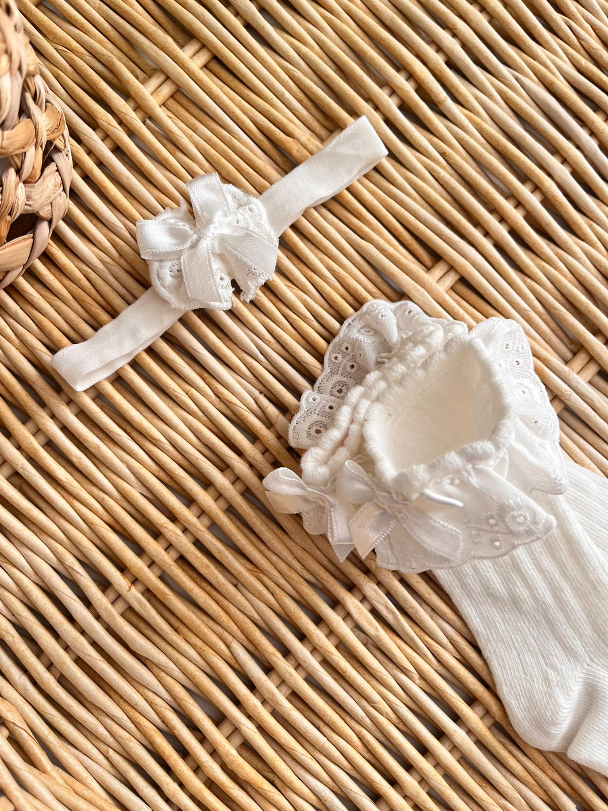 Fisto Kenarlı Fiyonk Detay Dil Altı Çorap ve Bandana 2'li Beyaz