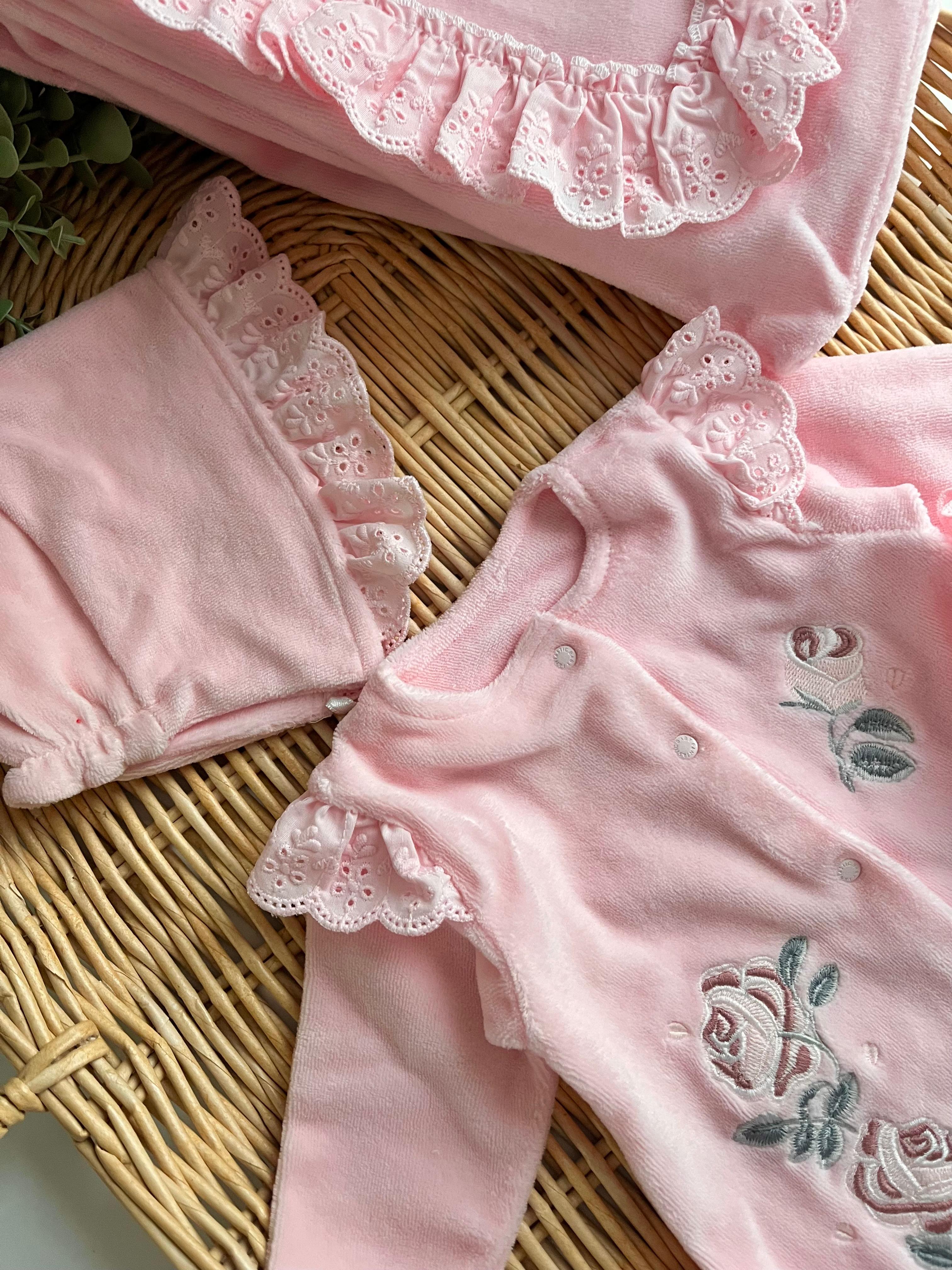 Rose Kadife 5 Parça Gül Nakış Battaniye Tulum Önlük Şapka Eldiven Seti Kutulu