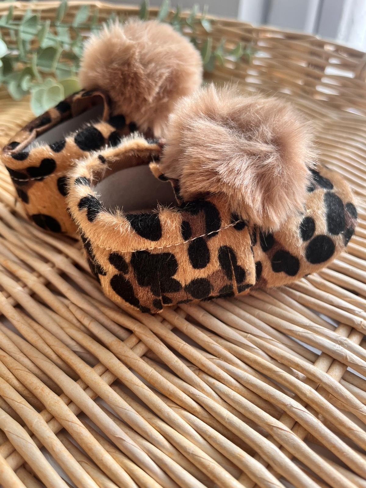Ponpon Nubuk Deri Leopar Makosen Ayakkabı