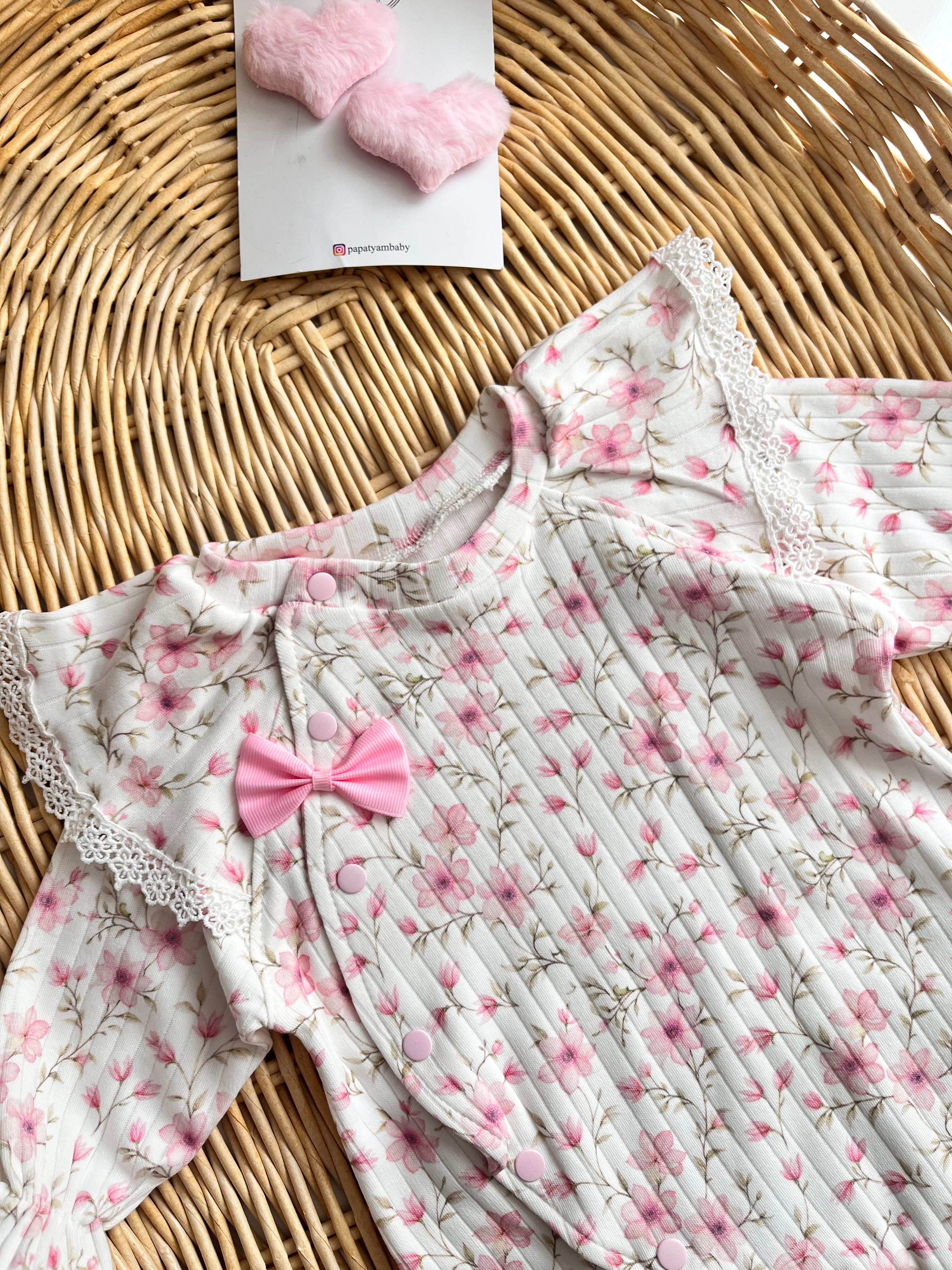 Minik Çiçek Fiyonk Detay Omuz Fisto Detaylı Pamuk Tulum