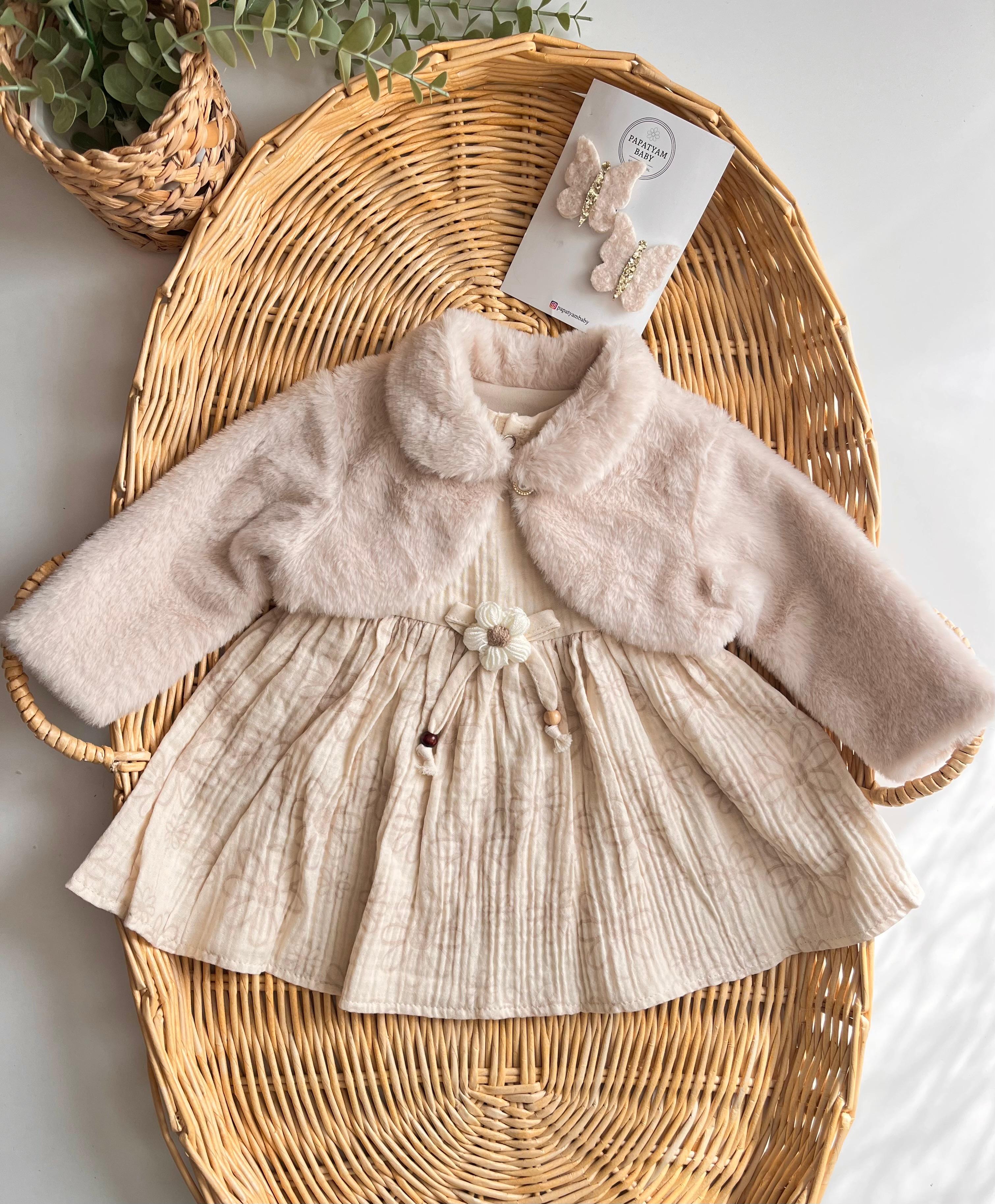 Peluş Yelekli Örgü Çiçek Detay Müslin Elbise Krem