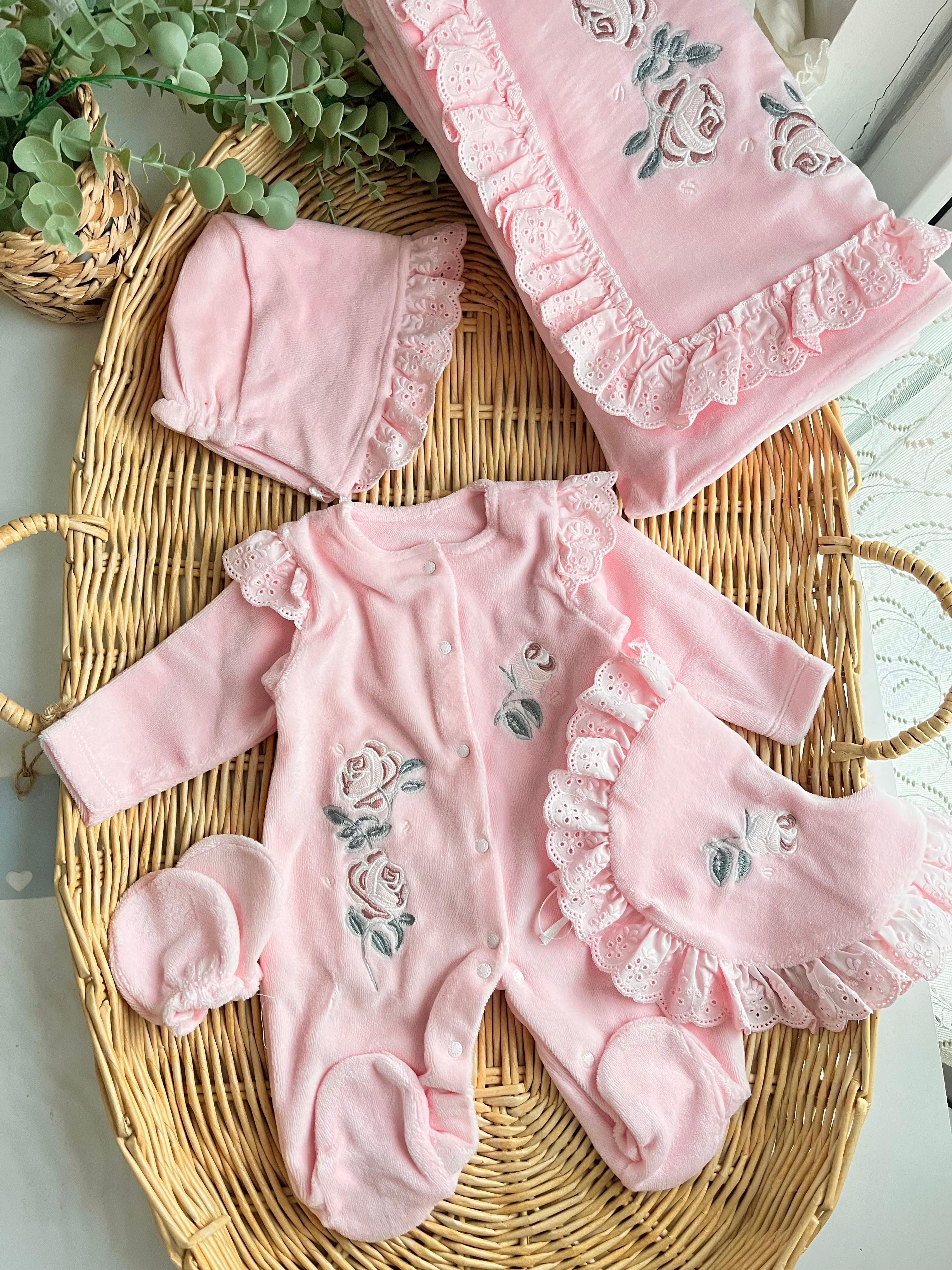Rose Kadife 5 Parça Gül Nakış Battaniye Tulum Önlük Şapka Eldiven Seti Kutulu