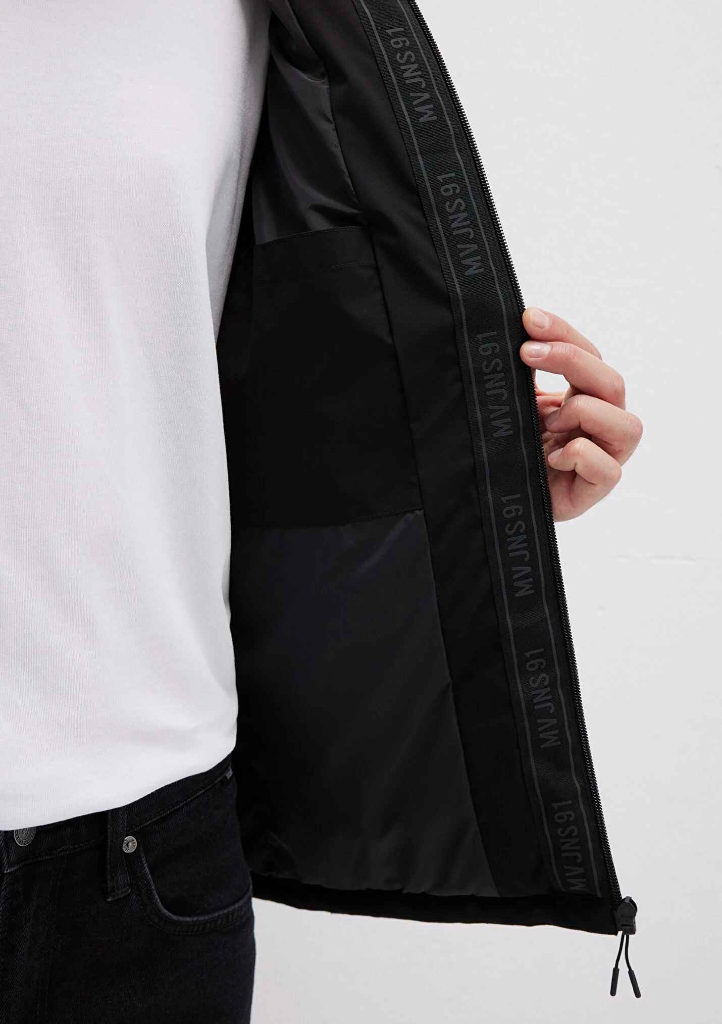 Kapüşonlu Siyah Şişme Erkek Mont 0110352-900