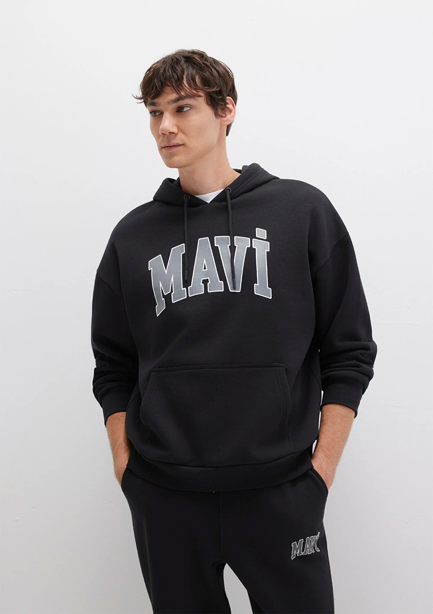 Logo Baskılı Kapüşonlu Siyah Erkek Sweatshirt 067149-902