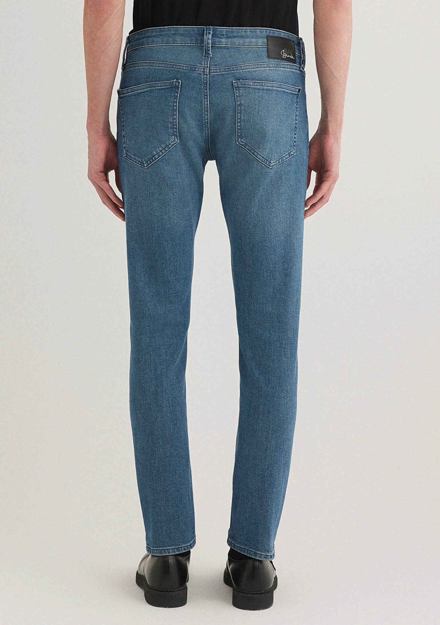 JAMES Lux Black Gölgeli Puslu Indigo Mavisi Jean Pantolon 0042489352