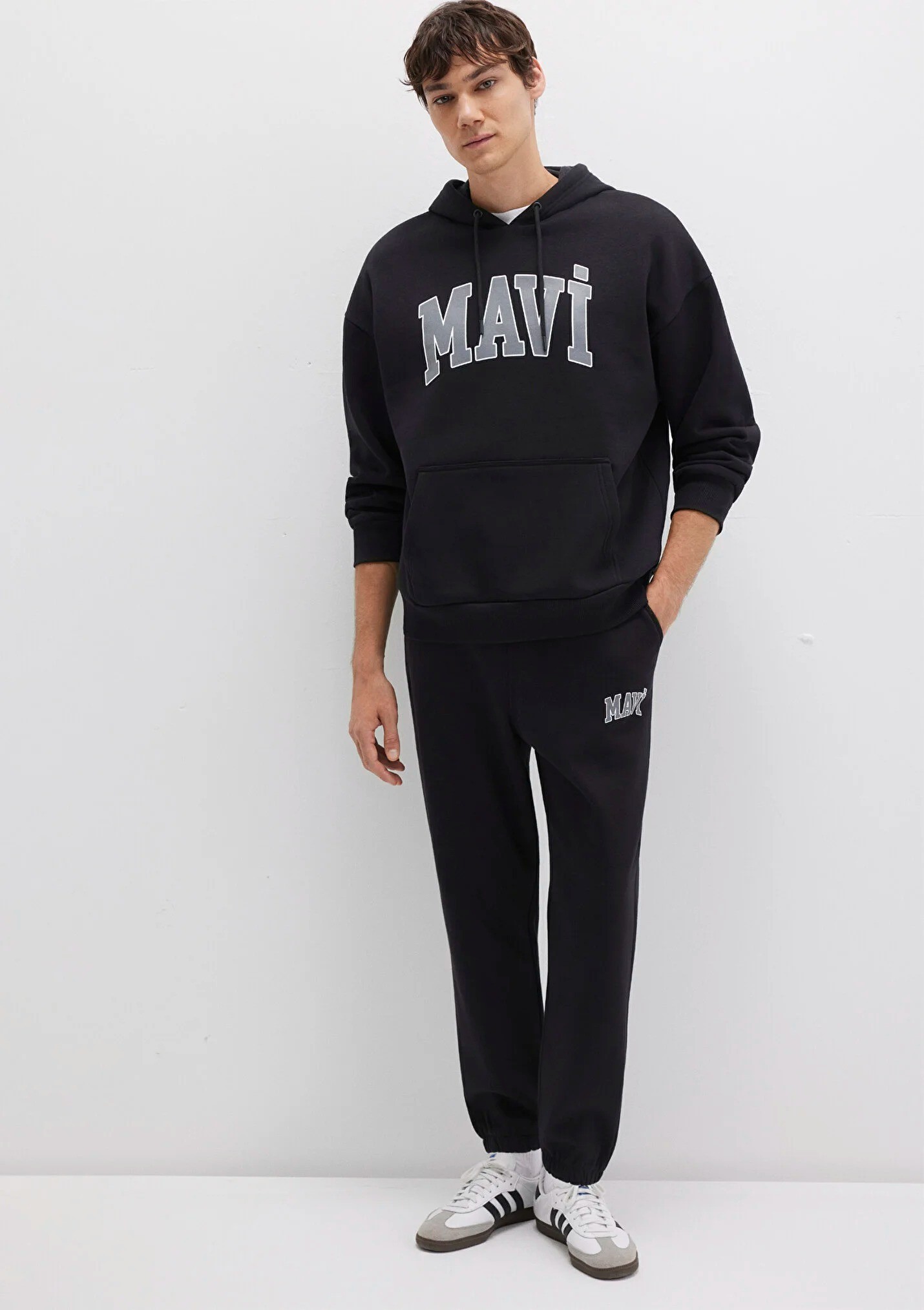 Logo Baskılı Kapüşonlu Siyah Erkek Sweatshirt 067149-902