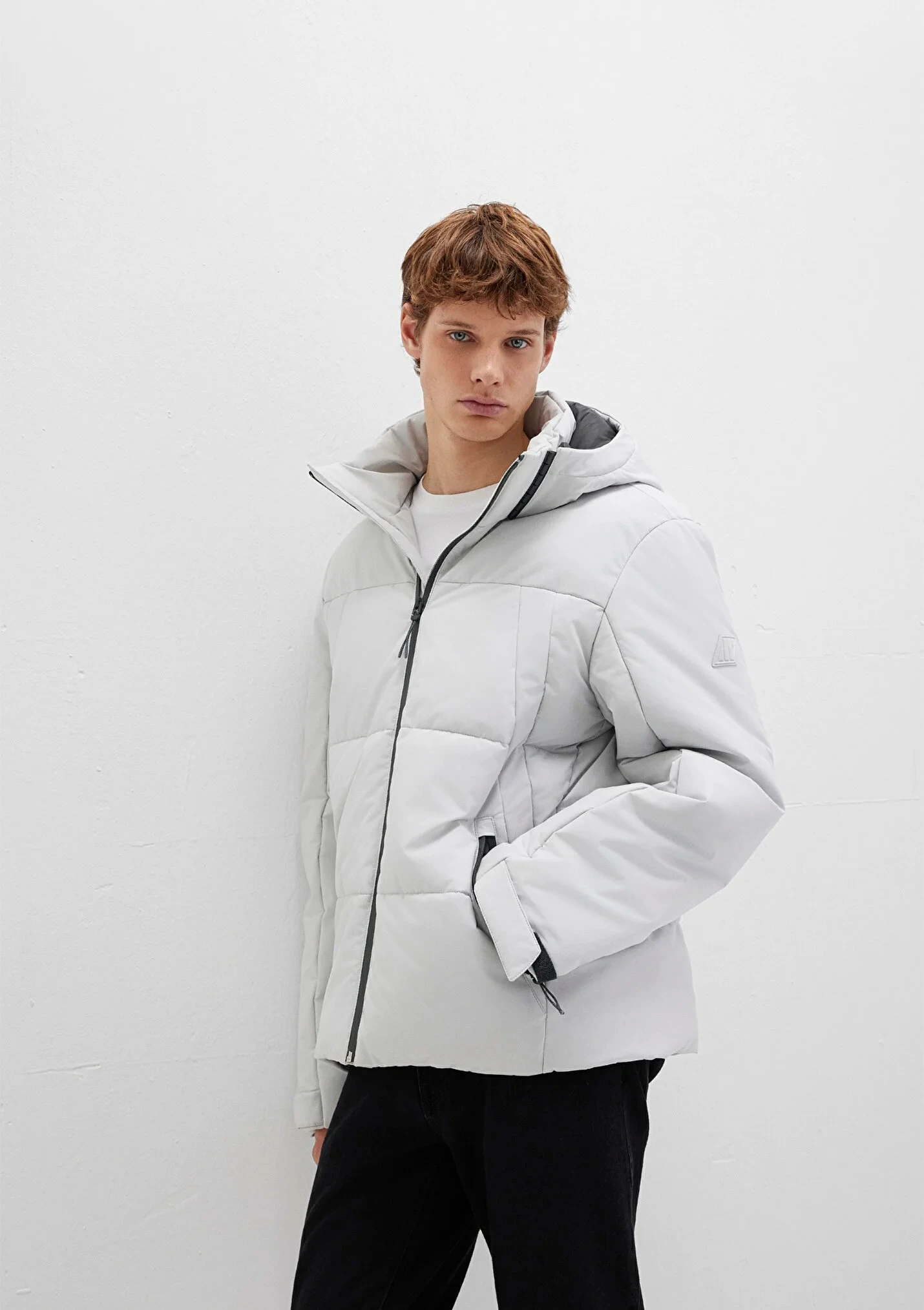 Erkek Kapüşonlu Gri Şişme Mont