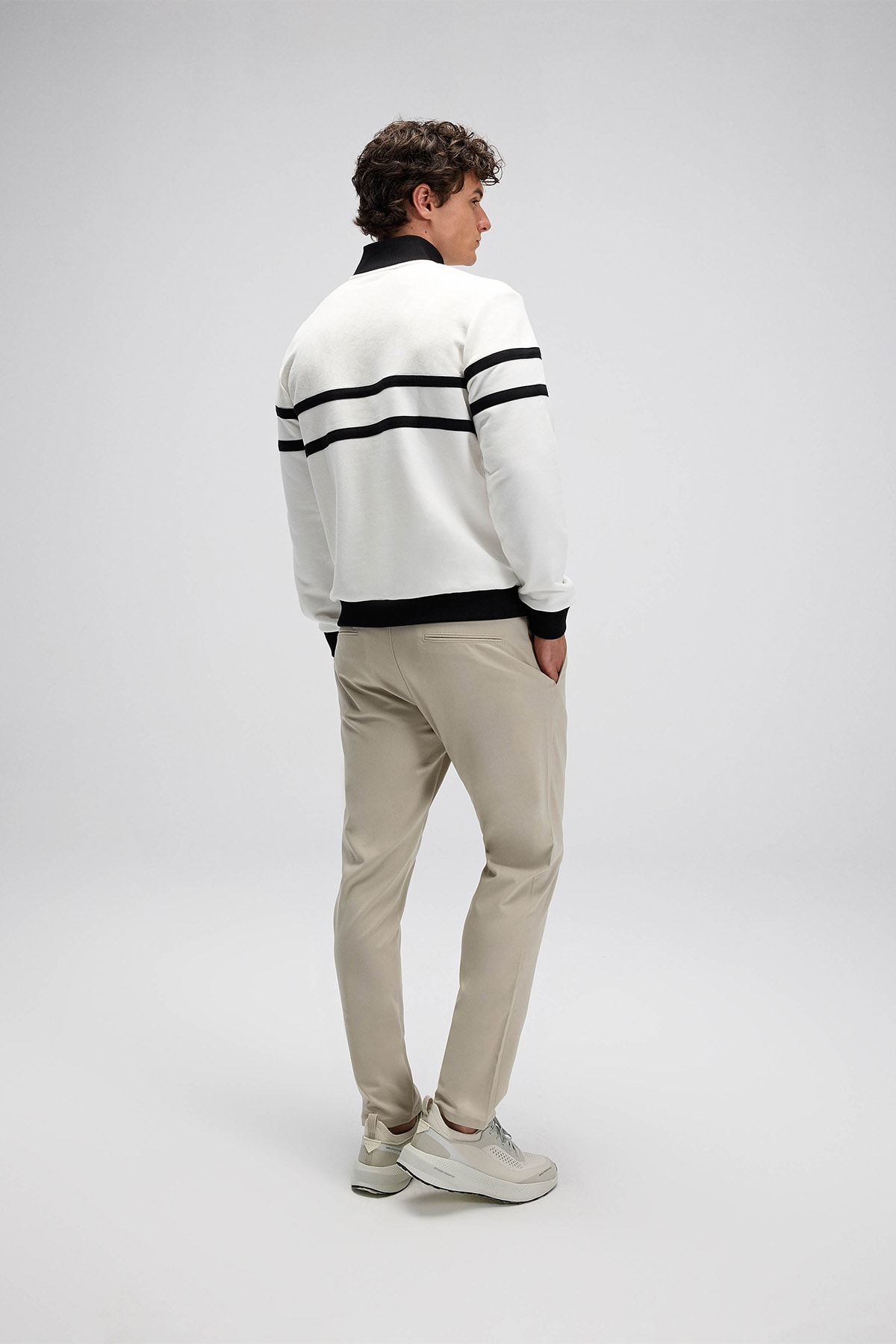 Erkek Beyaz Yarım Fermuarlı Sweatshirt EM619-OF