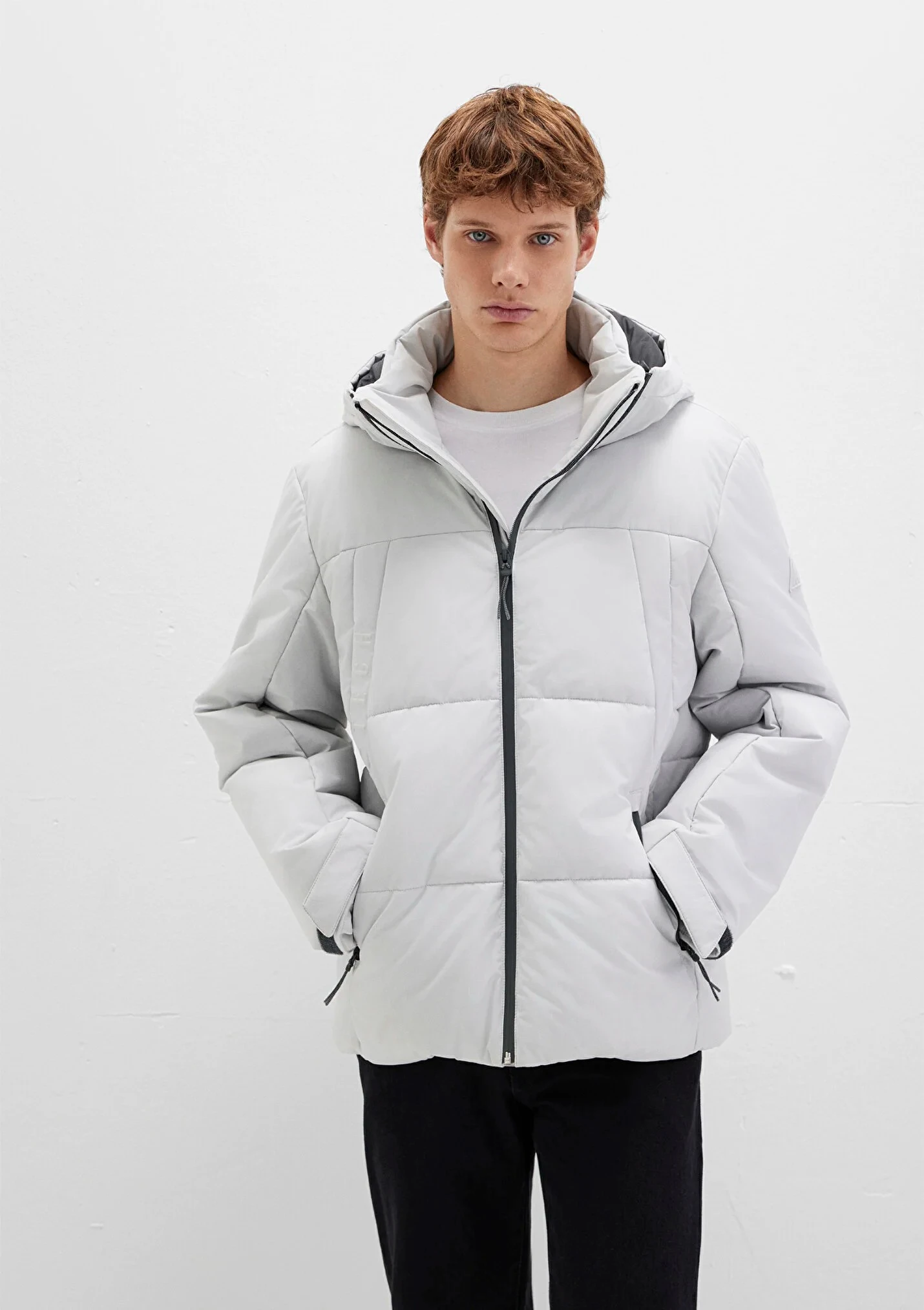 Erkek Kapüşonlu Gri Şişme Mont