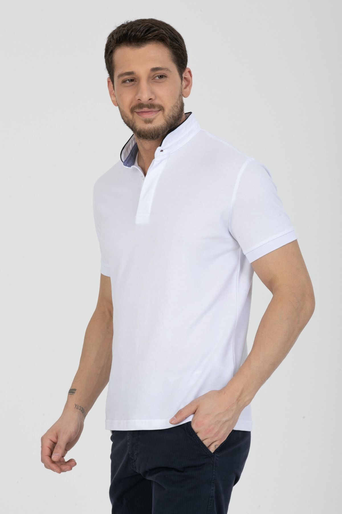 Erkek Hakim Yaka Gizli Düğmeli Polo T-shirt - beyaz