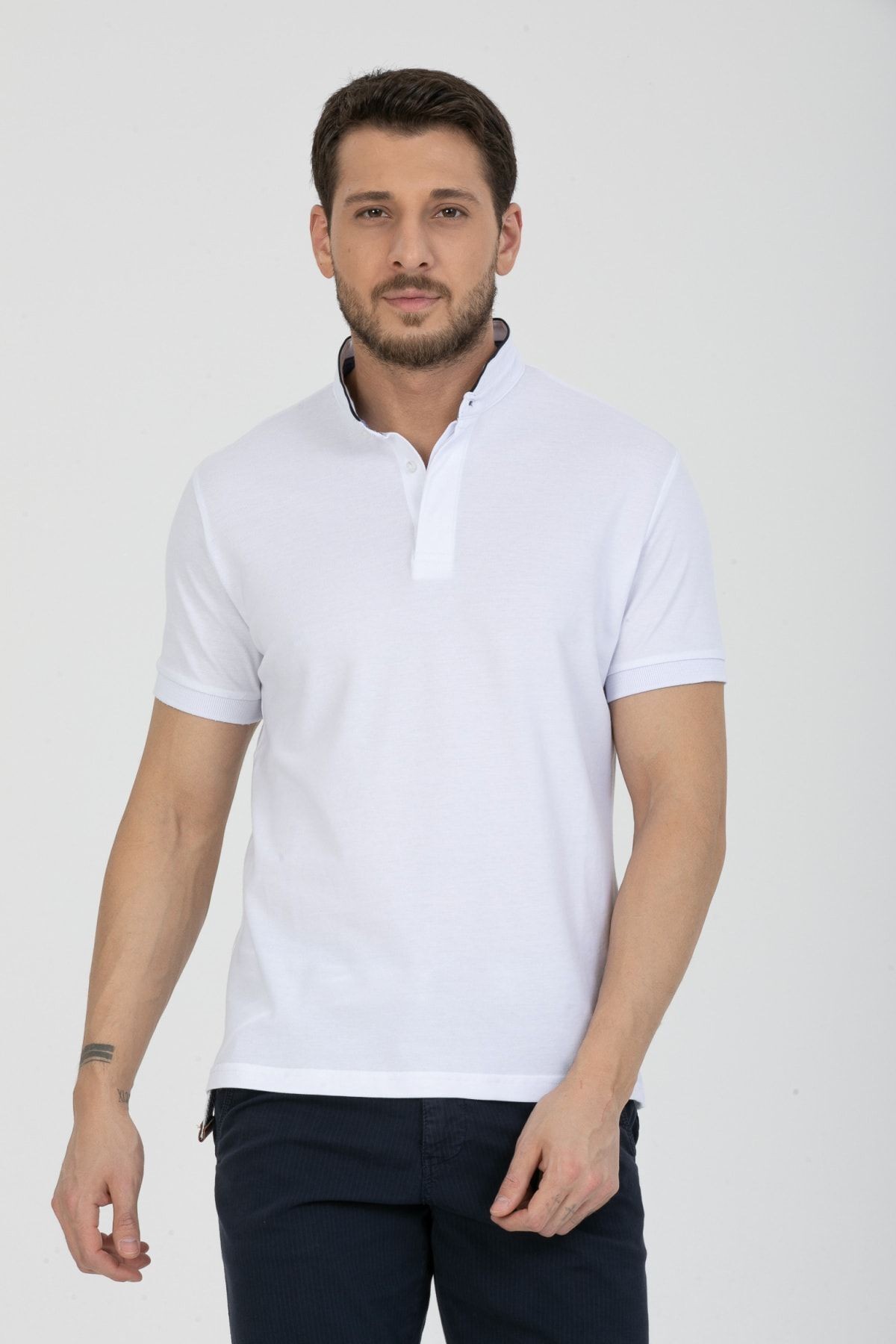 Erkek Hakim Yaka Gizli Düğmeli Polo T-shirt - beyaz