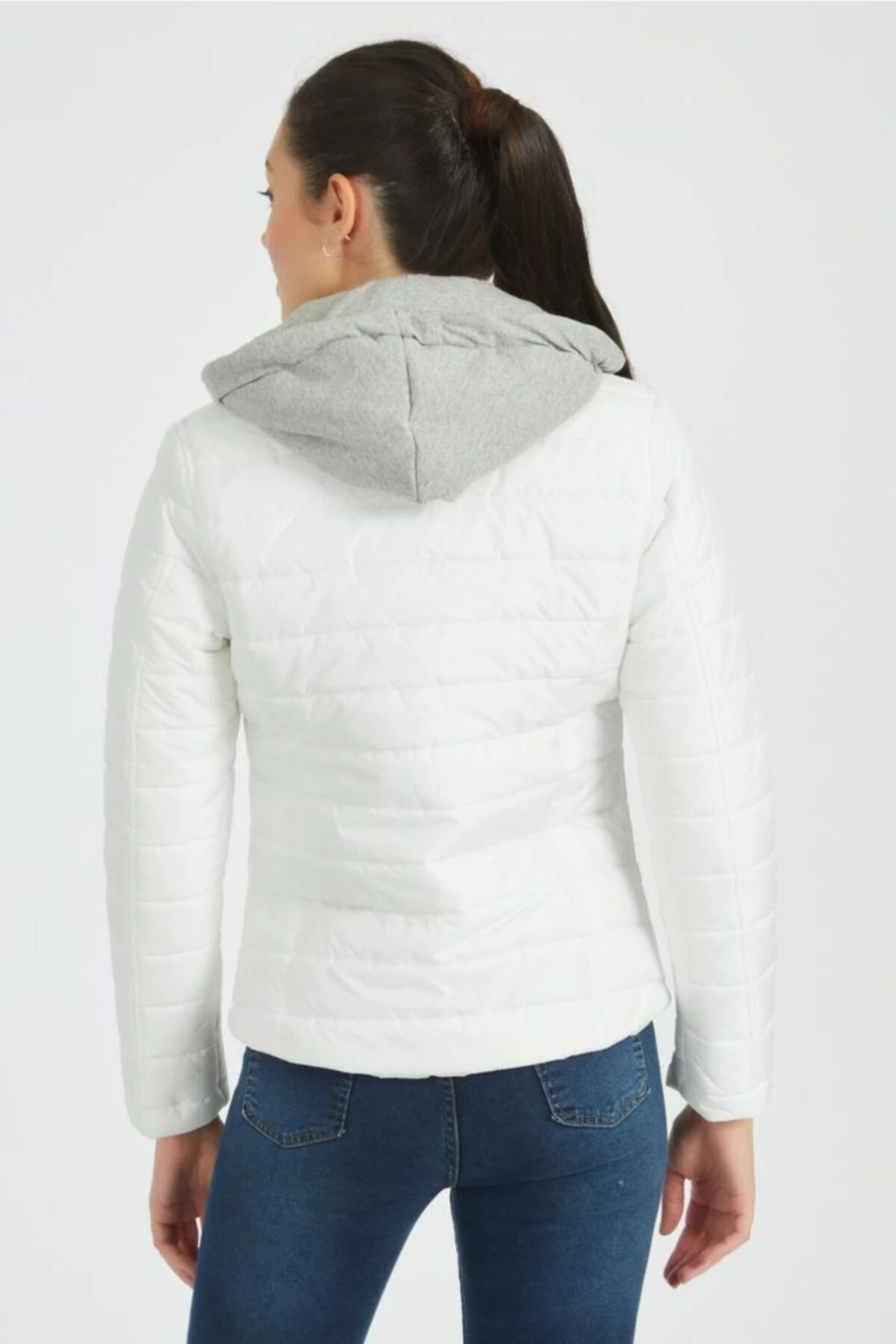 Kadın Siyah Çıkarılabilir Kapüşonlu Şişme Mont  - beyaz