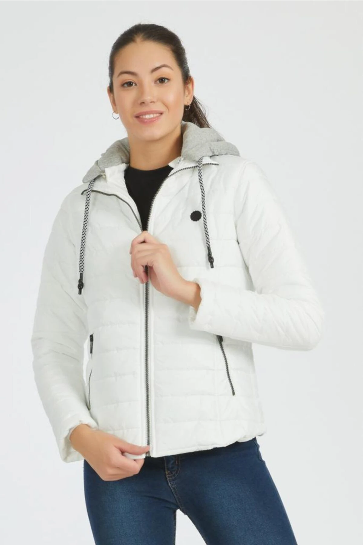 Kadın Siyah Çıkarılabilir Kapüşonlu Şişme Mont  - beyaz