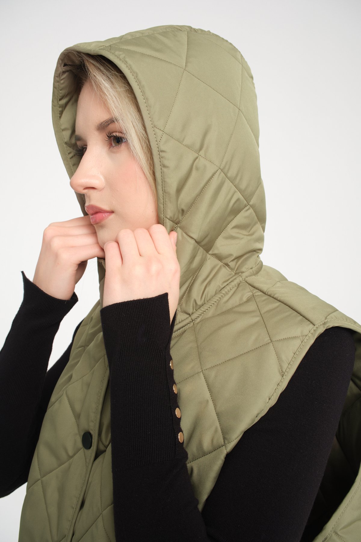 Kadın Kapüşonlu Oversize Kapitone Kumaşlı Yırtmaçlı Yelek - haki