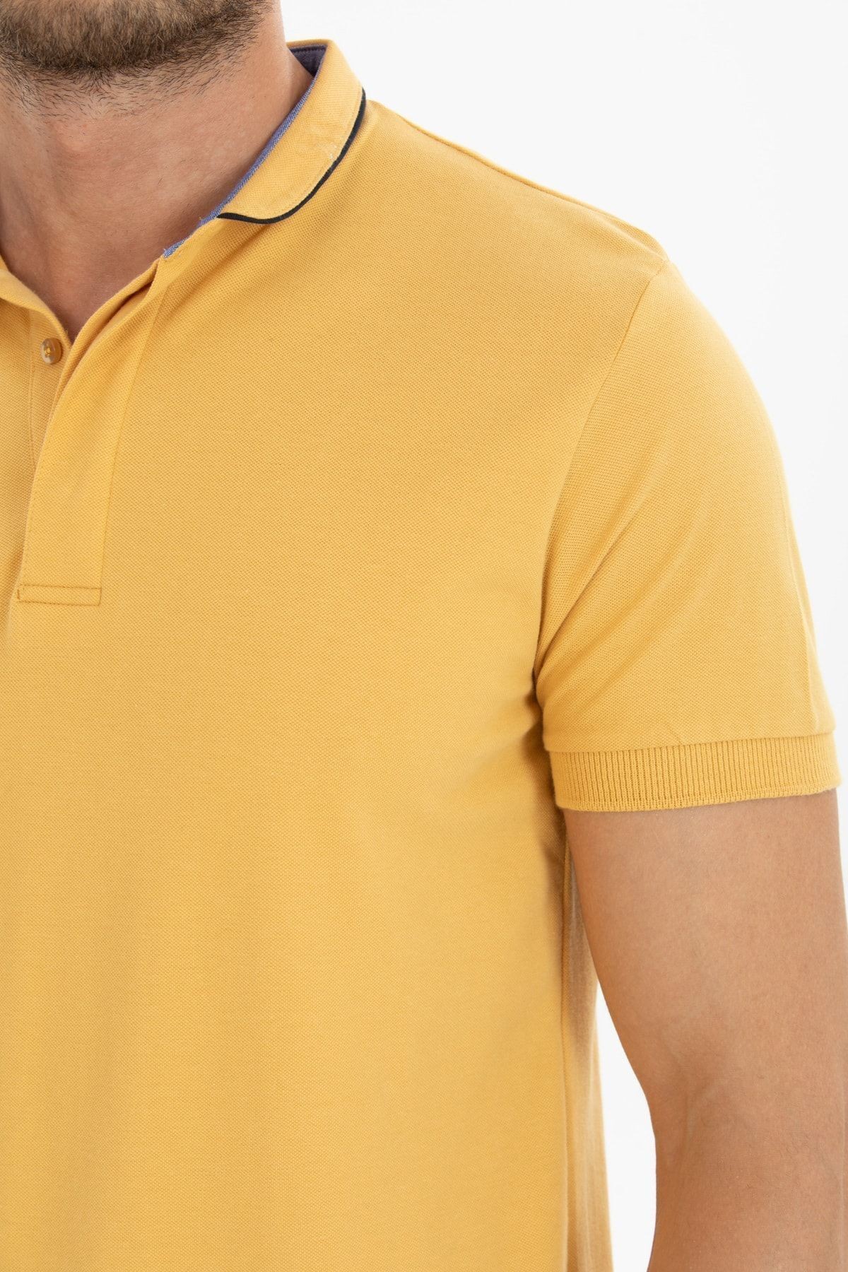 Erkek Hakim Yaka Gizli Düğmeli Polo T-shirt - safran