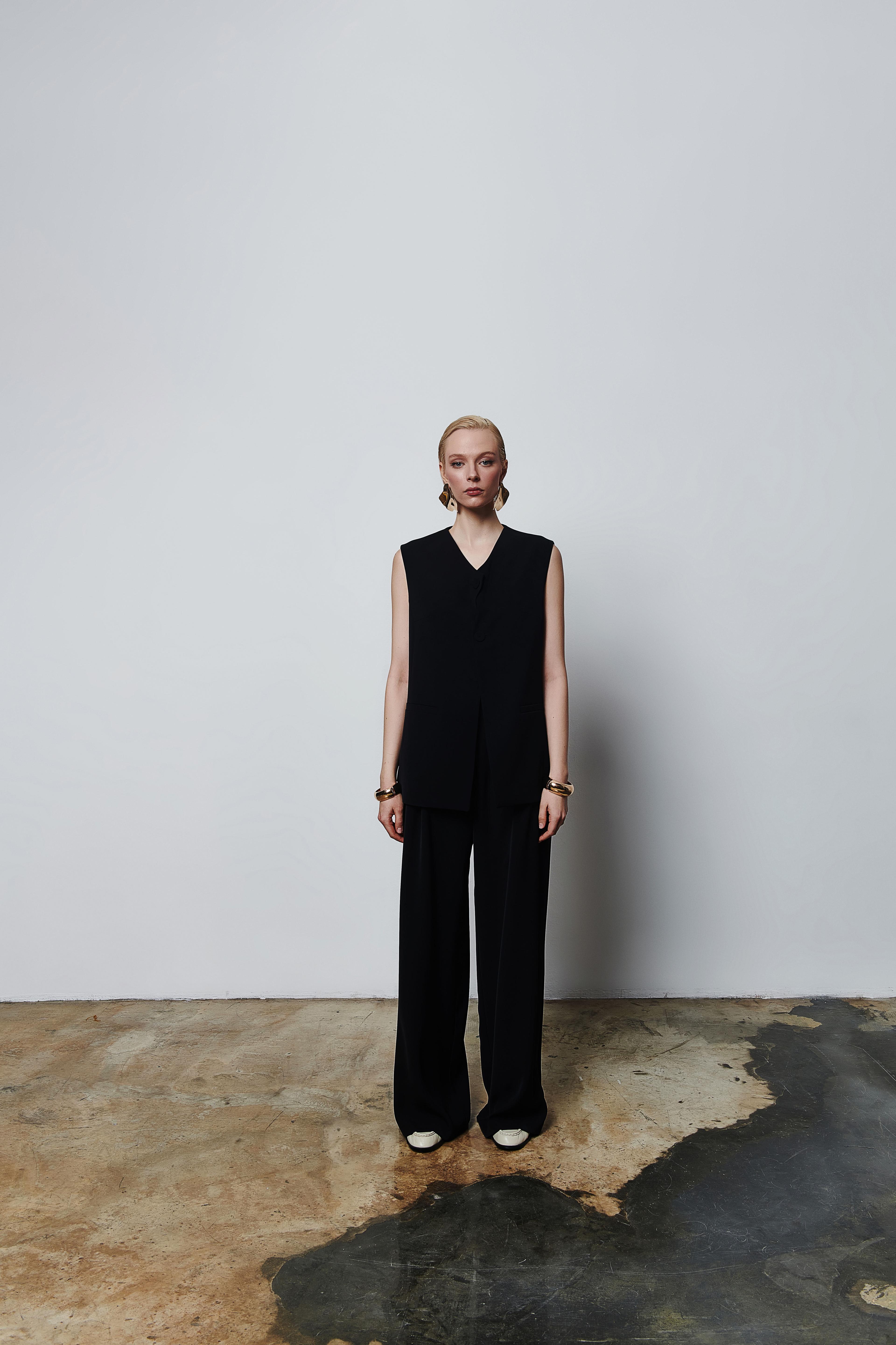 Sleeveless Vest with Pocket Detail - Black