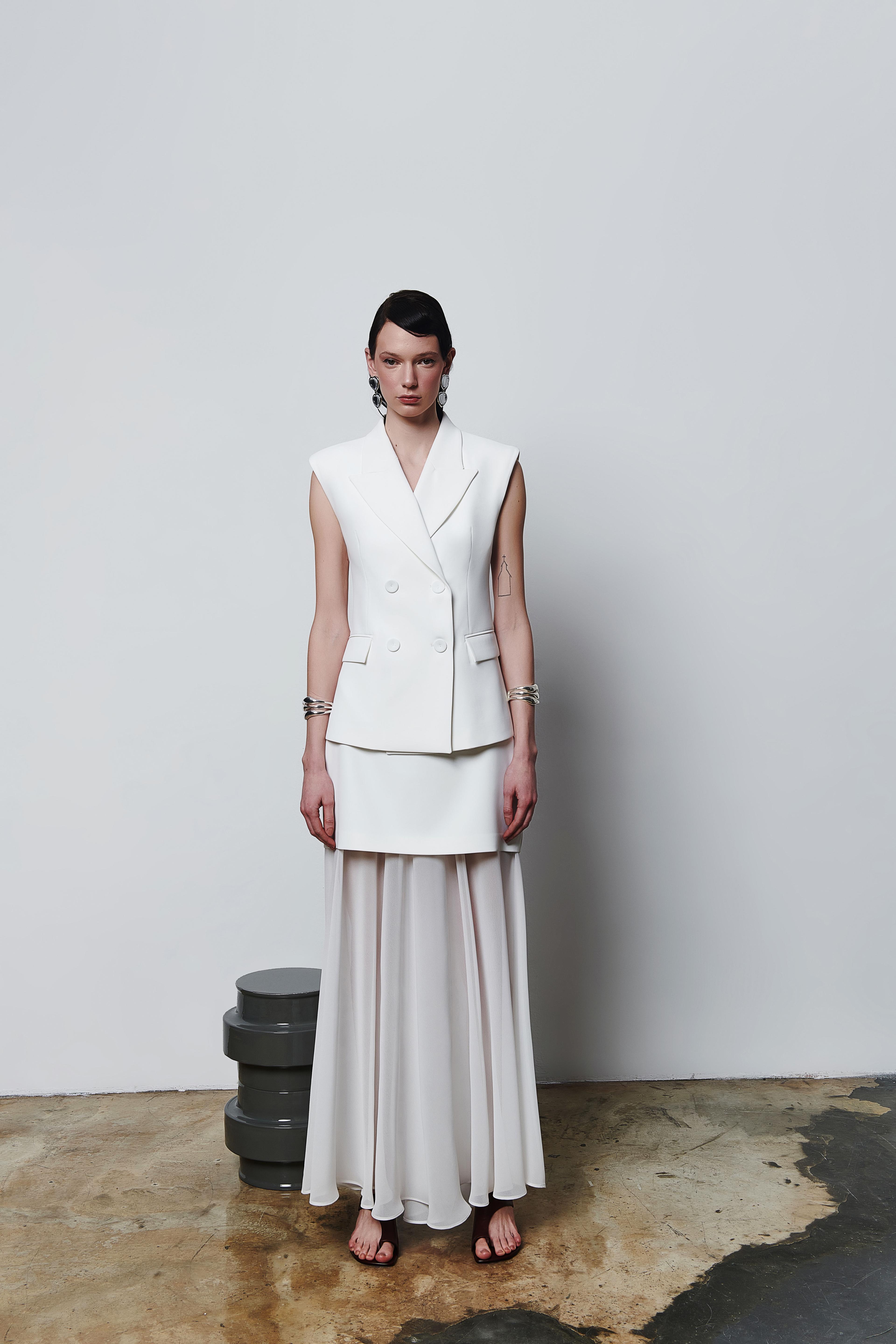 Pocket Detail Buttoned Sleeveless Vest - White
