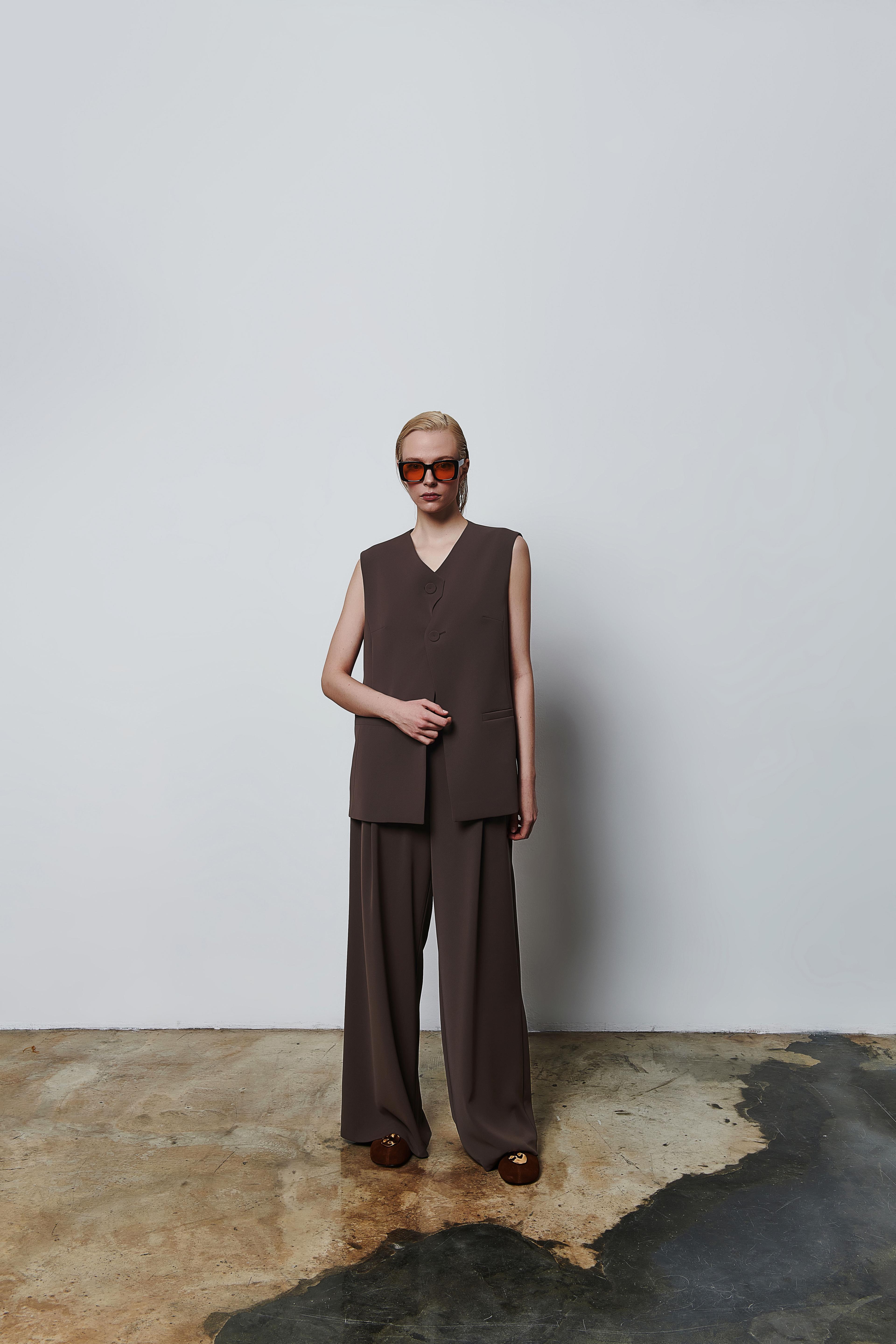 Sleeveless Vest with Pocket Detail - Coffee