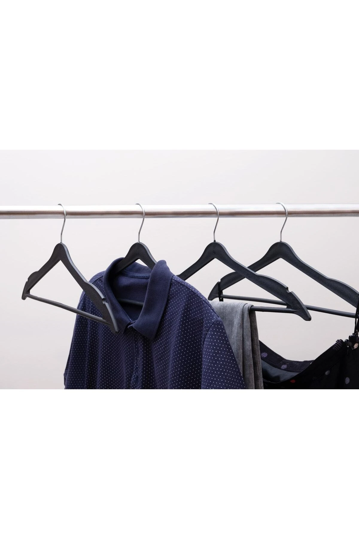 - 12 Adet Ahşap Görünümlü Lux Siyah Askı ( Elbise - Pantolon - Etek Askısı)