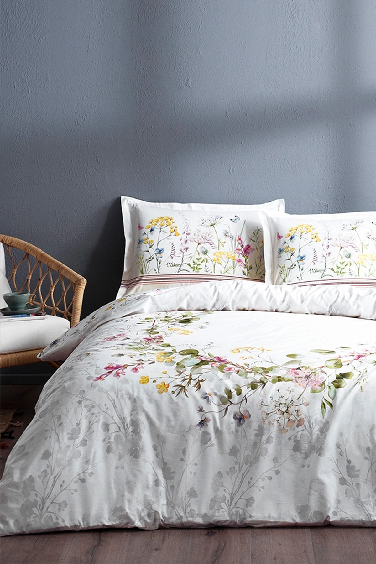 Jardin De Flor Çift Kişilik Nevresim Takımı -Beyaz