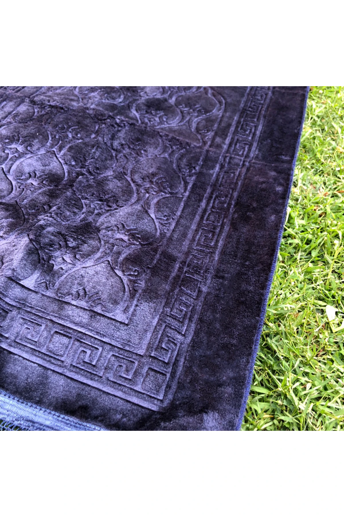 Lüks Kalın Yumuşak Peluş Kaymaz Deri Tabanlı Hediyelik Çeyizlik Seccade LACİVERT PELUŞ SECCADE