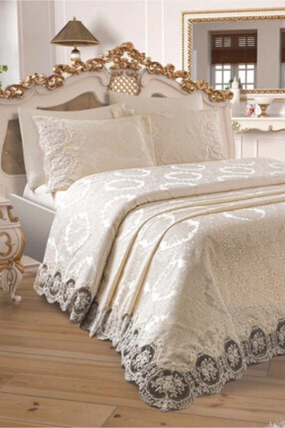 Dantelli Karina Pike Takımı