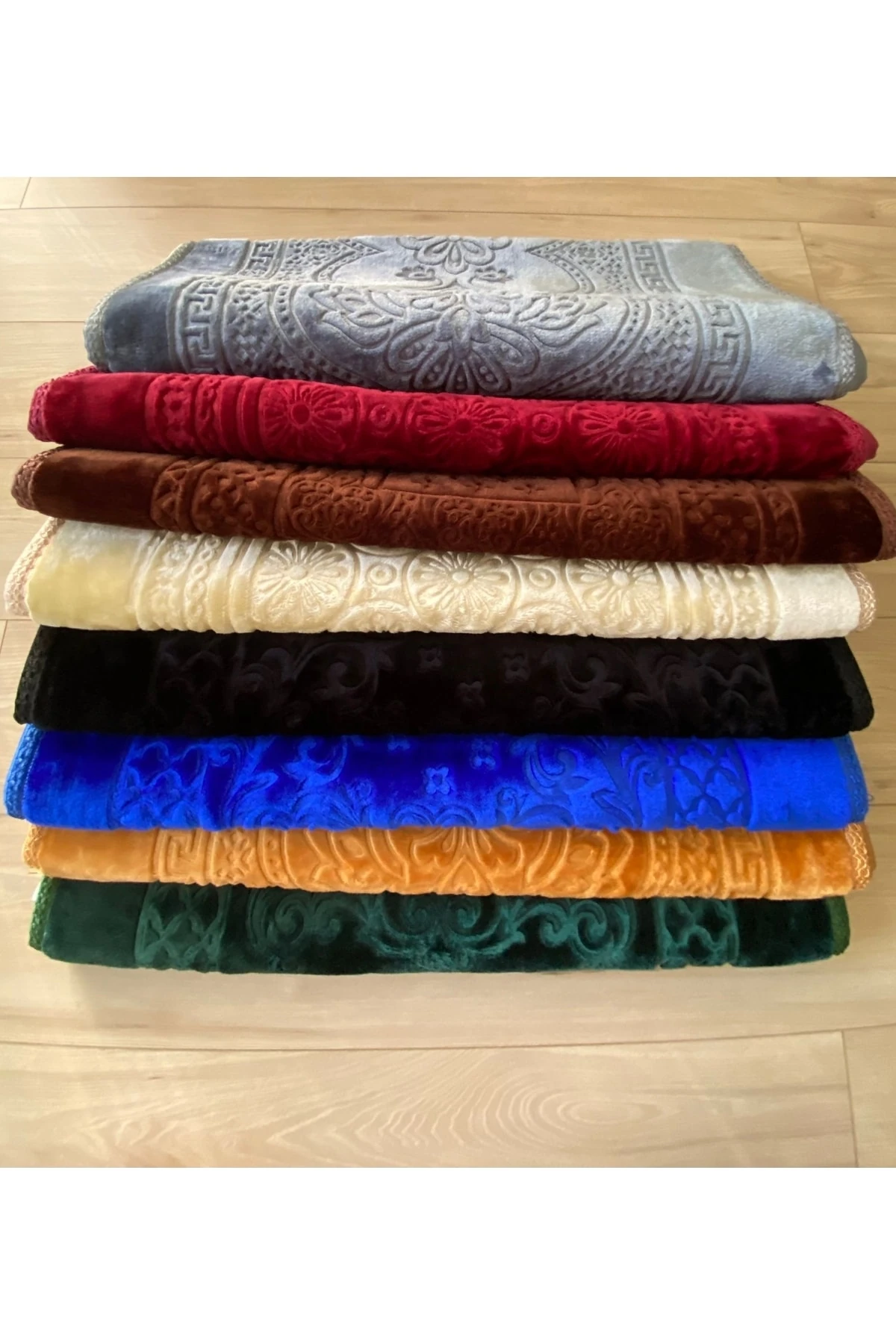 Saraylı Home Lüks Kalın Yumuşak Peluş Kaymaz Taban Özellikli Hediyelik Bohçalık Çeyizlik Seccade