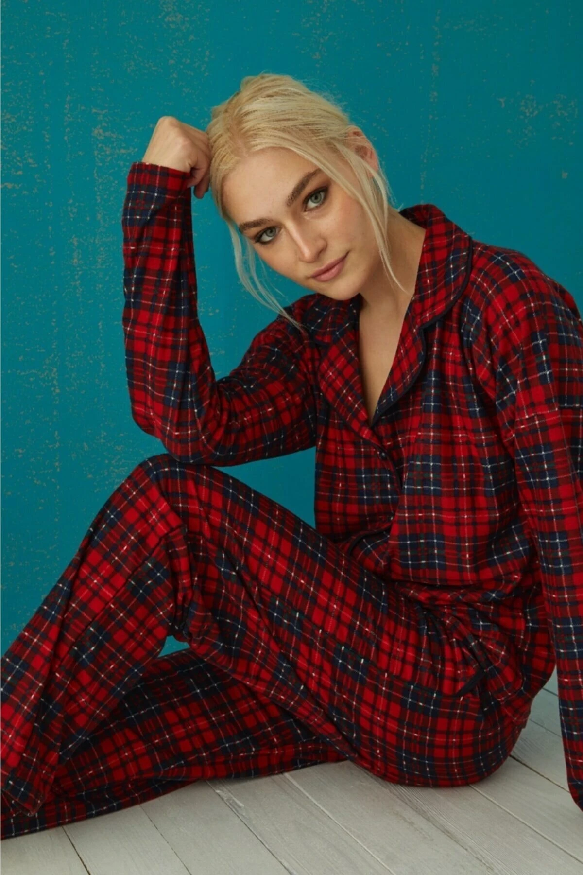 Pijamoni Kadın Kırmızı Ekoseli Önden Düğmeli Süet Pijama Takımı