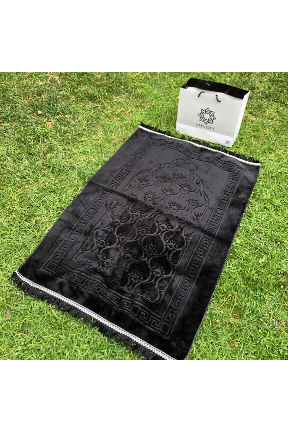 Lüks Kalın Yumuşak Peluş Kaymaz Deri Tabanlı Hediyelik Çeyizlik Seccade SİYAH PELUŞ SECCADE