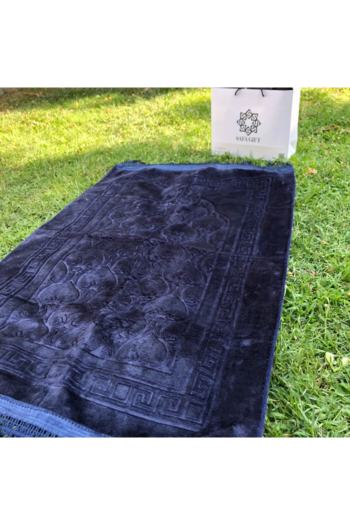 Lüks Kalın Yumuşak Peluş Kaymaz Deri Tabanlı Hediyelik Çeyizlik Seccade LACİVERT PELUŞ SECCADE