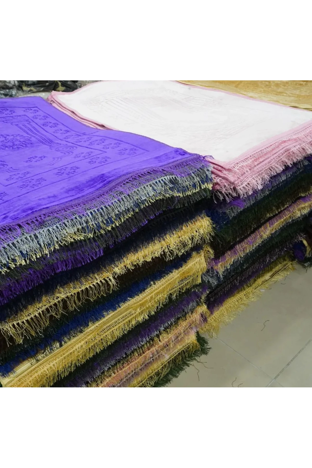 Lüks Kalın Yumuşak Peluş Kaymaz Taban Seccade