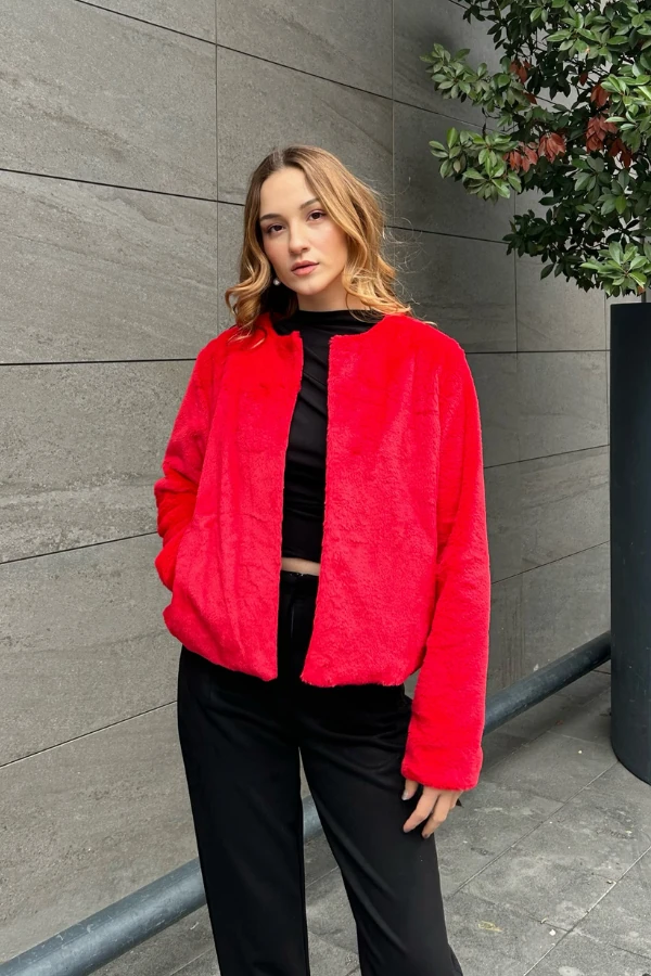 Kırmızı peluş ceket